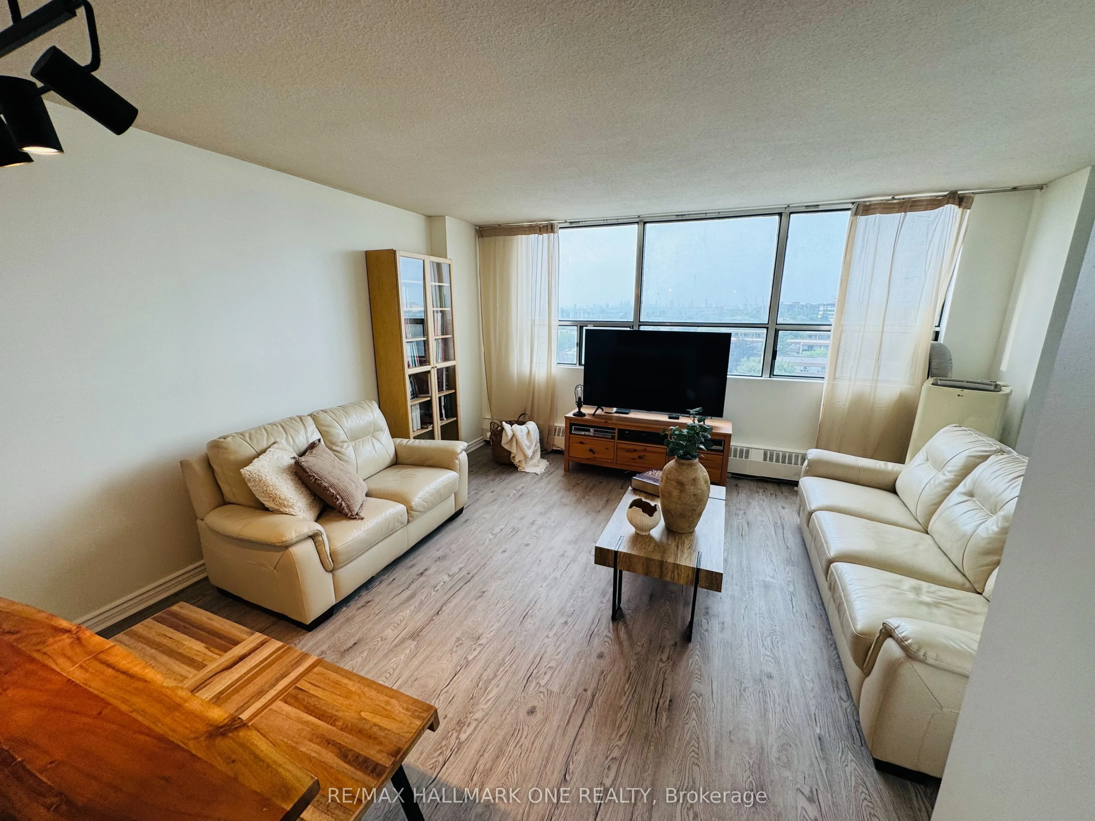 45 Sunrise Avenue E, #904