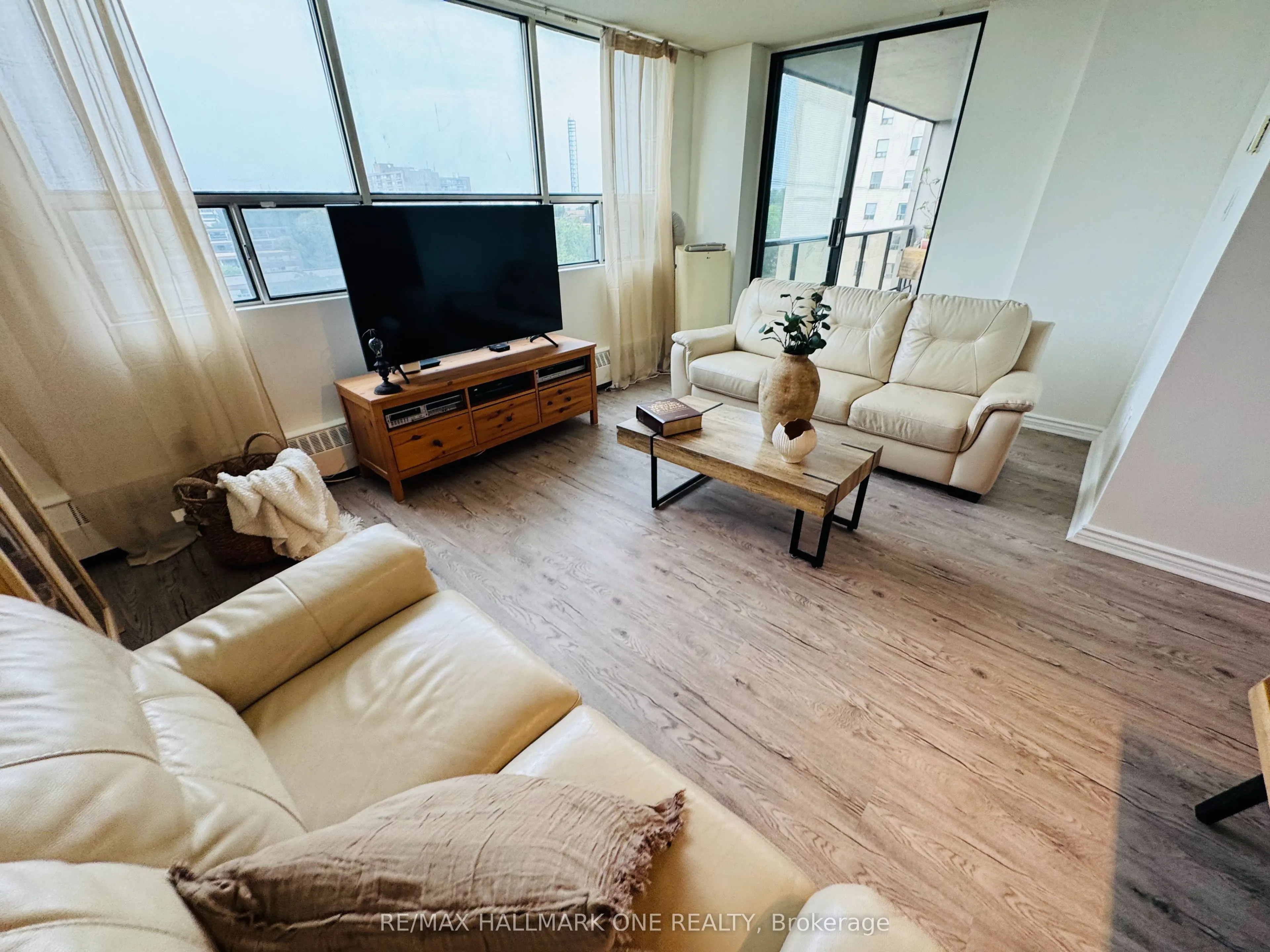 45 Sunrise Avenue E, #904