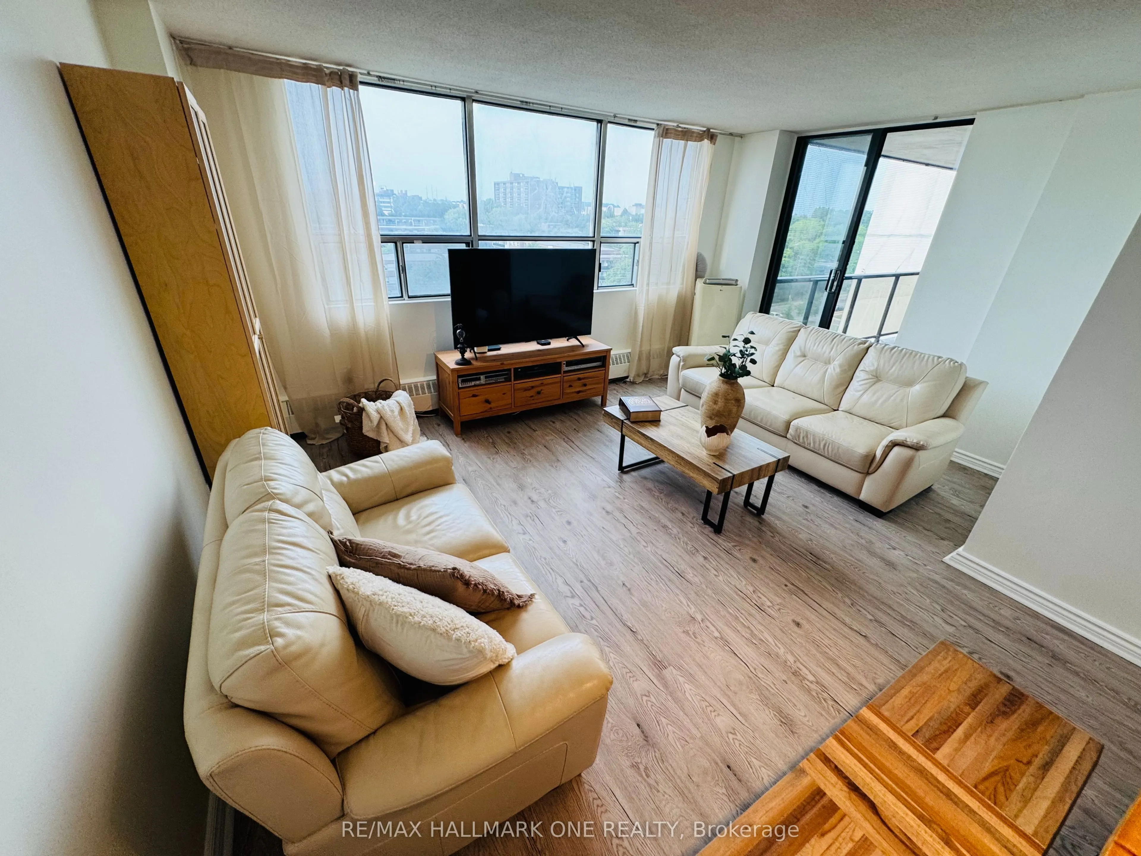 45 Sunrise Avenue E, #904