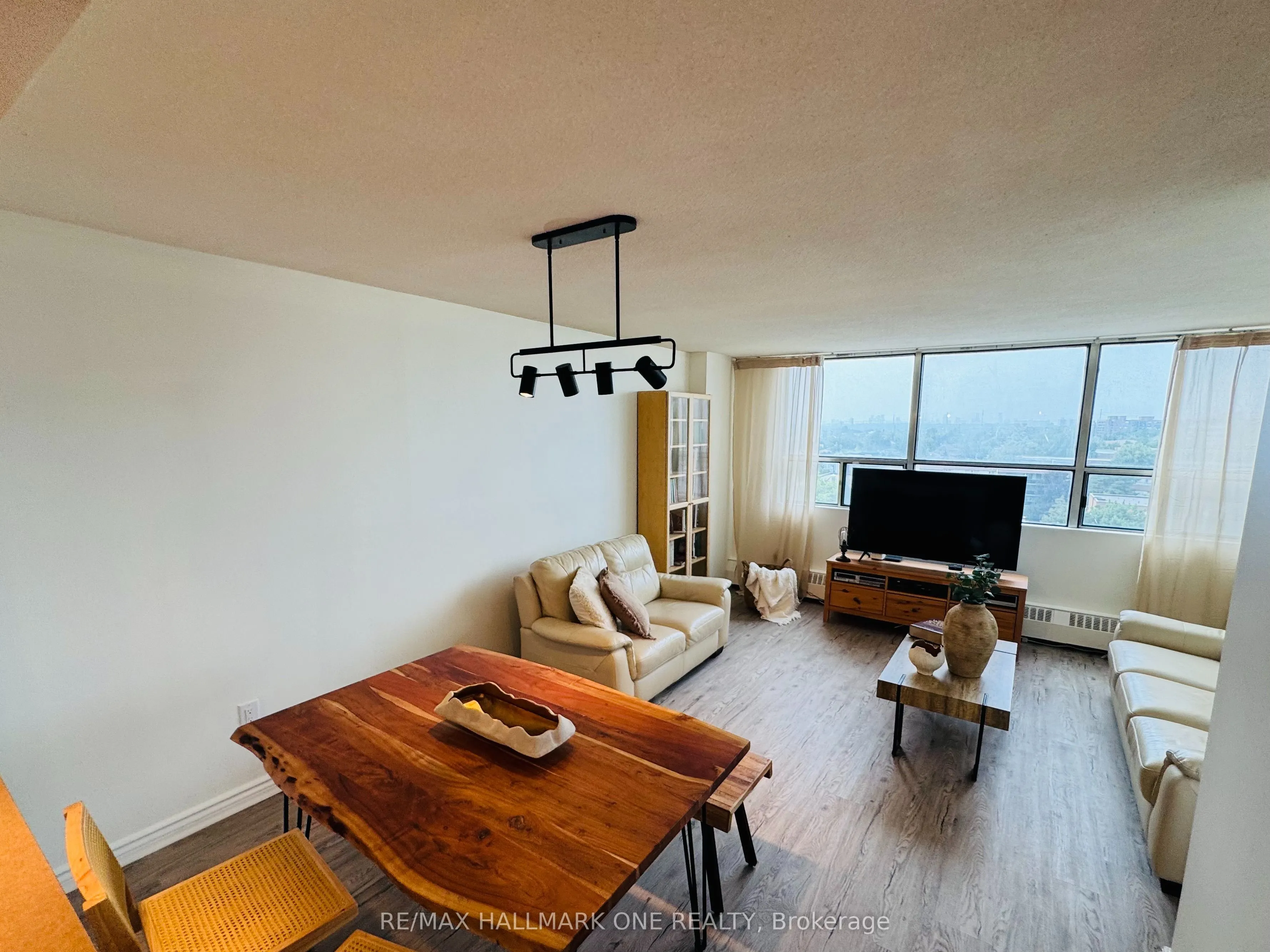 45 Sunrise Avenue E, #904