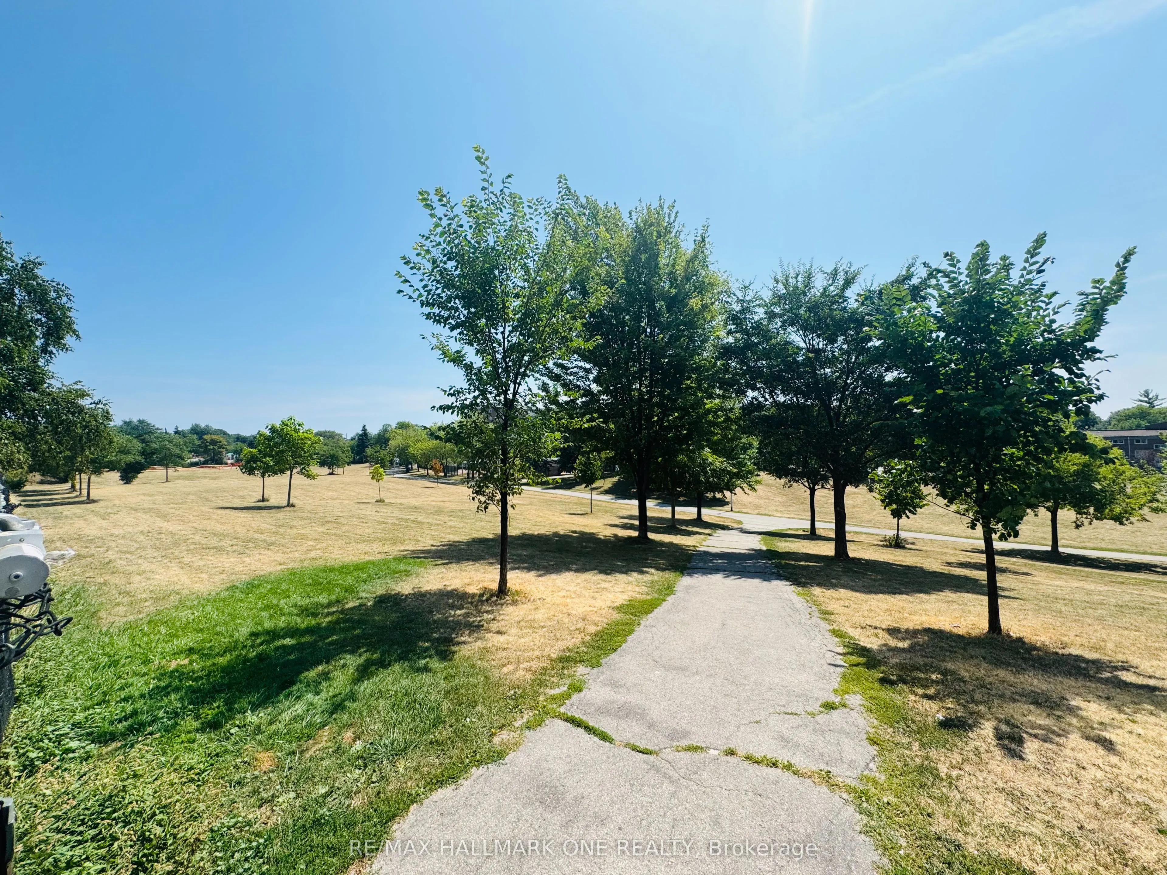 45 Sunrise Avenue E, #904