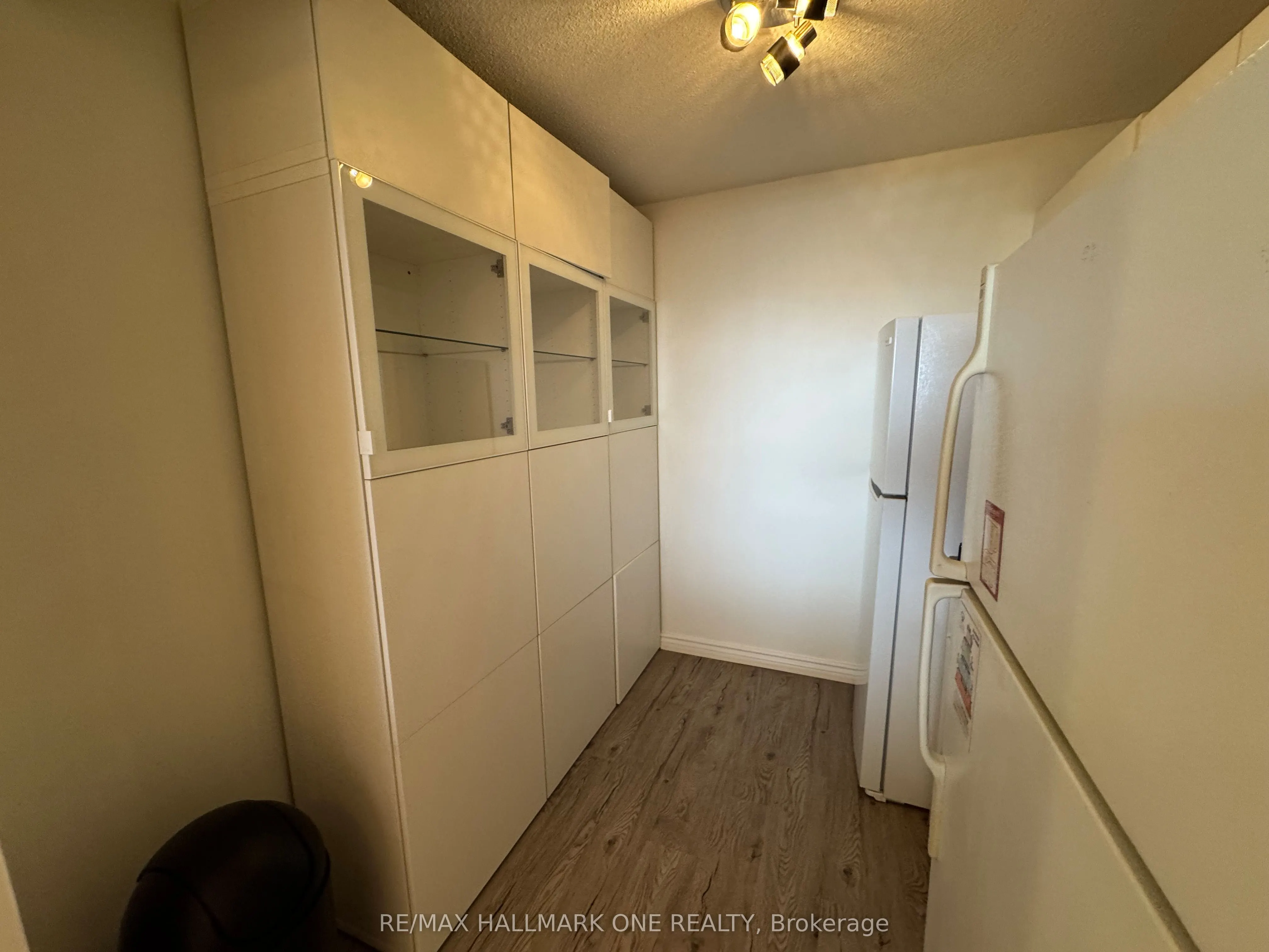 45 Sunrise Avenue E, #904
