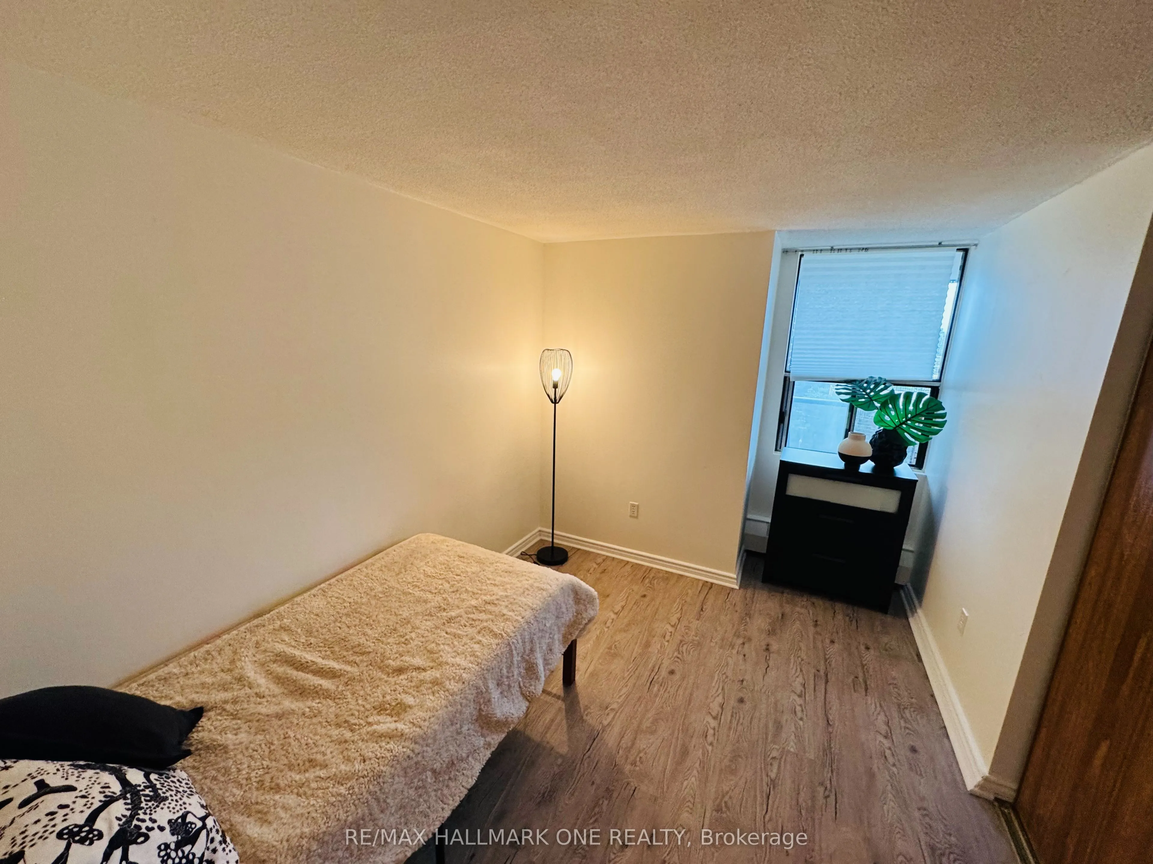 45 Sunrise Avenue E, #904