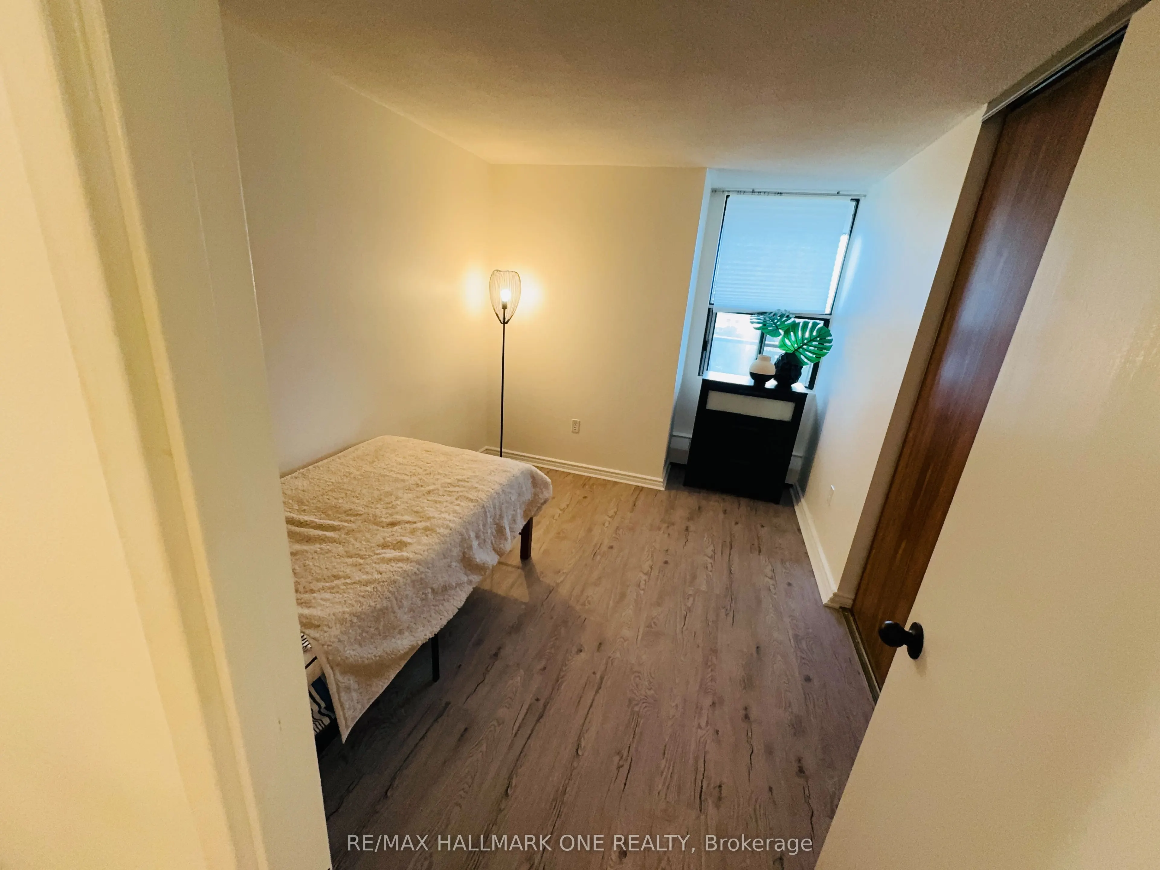 45 Sunrise Avenue E, #904