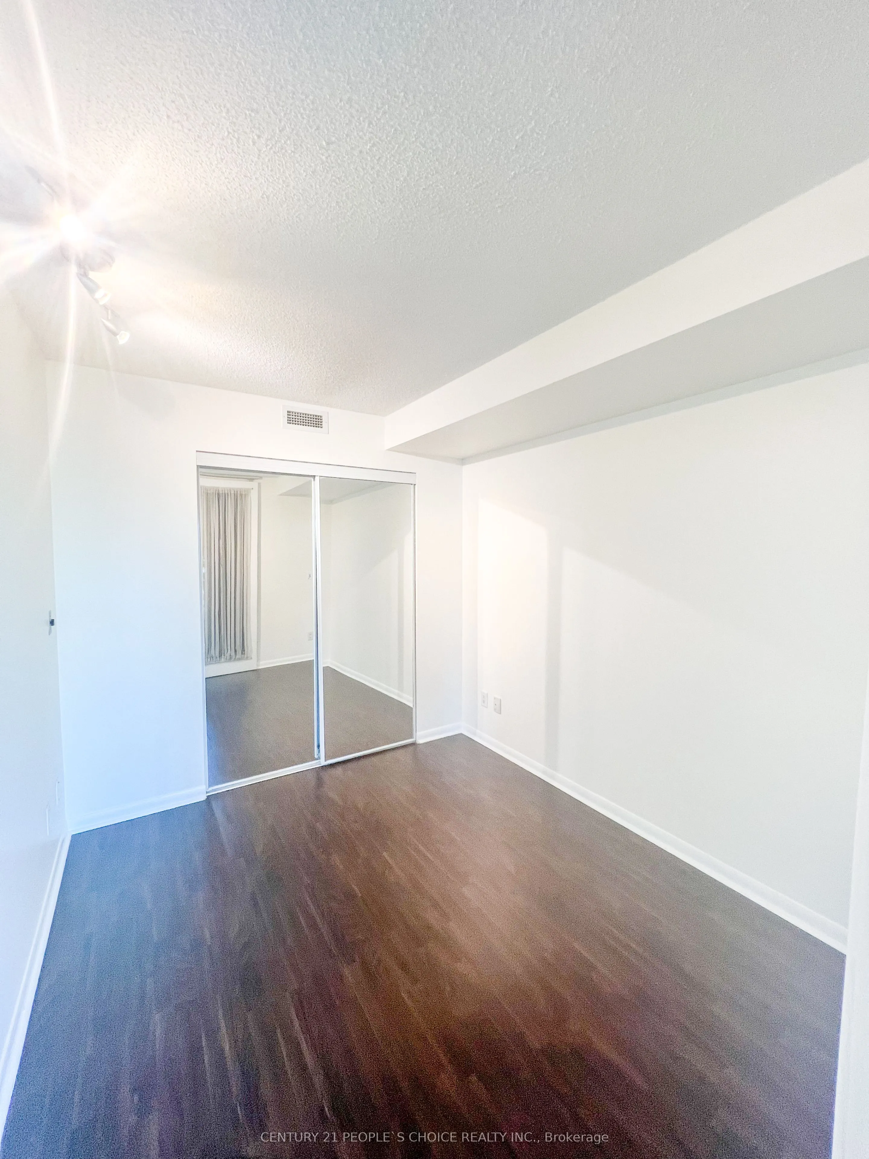 18 Yonge Street, #806