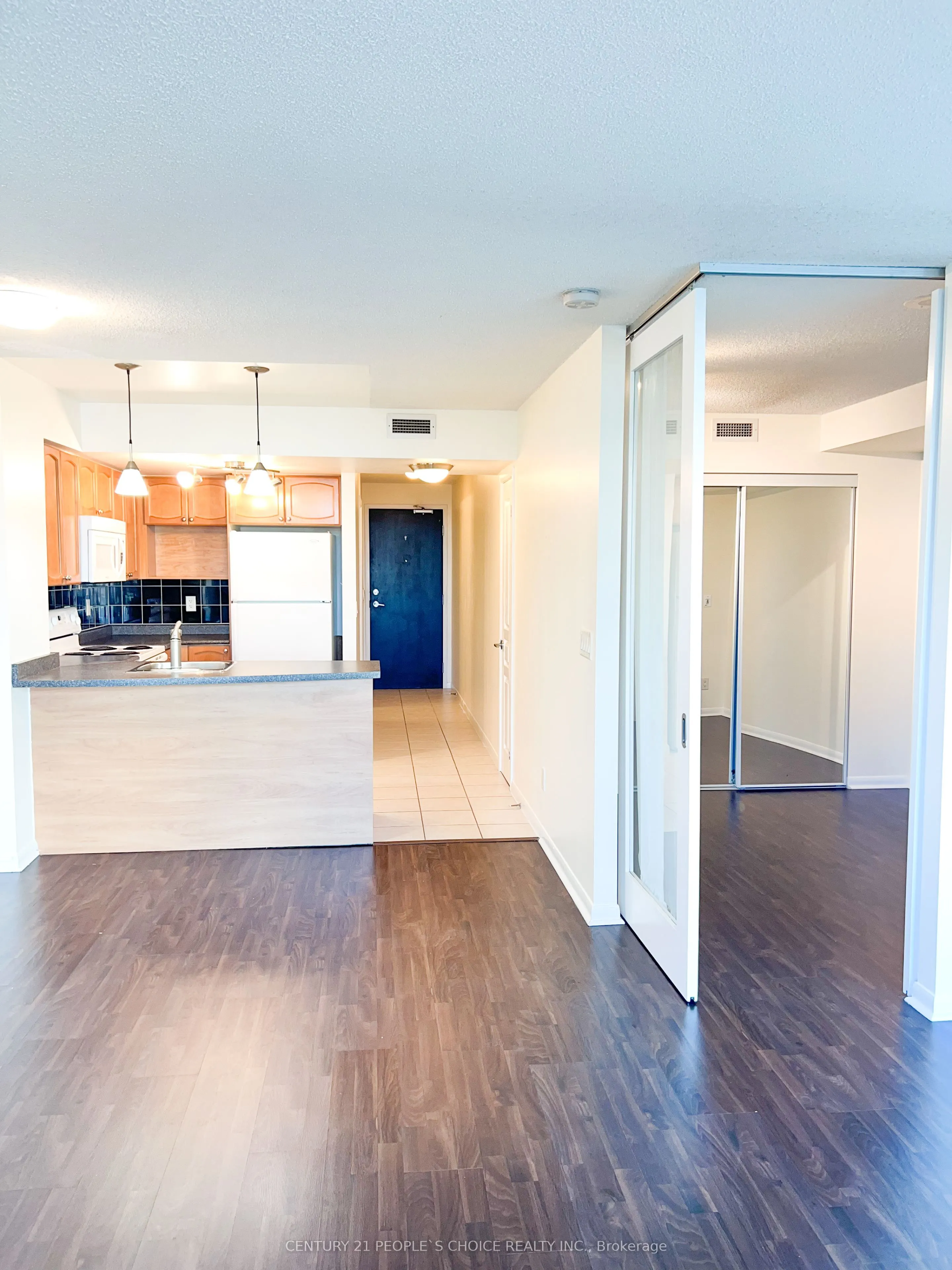 18 Yonge Street, #806