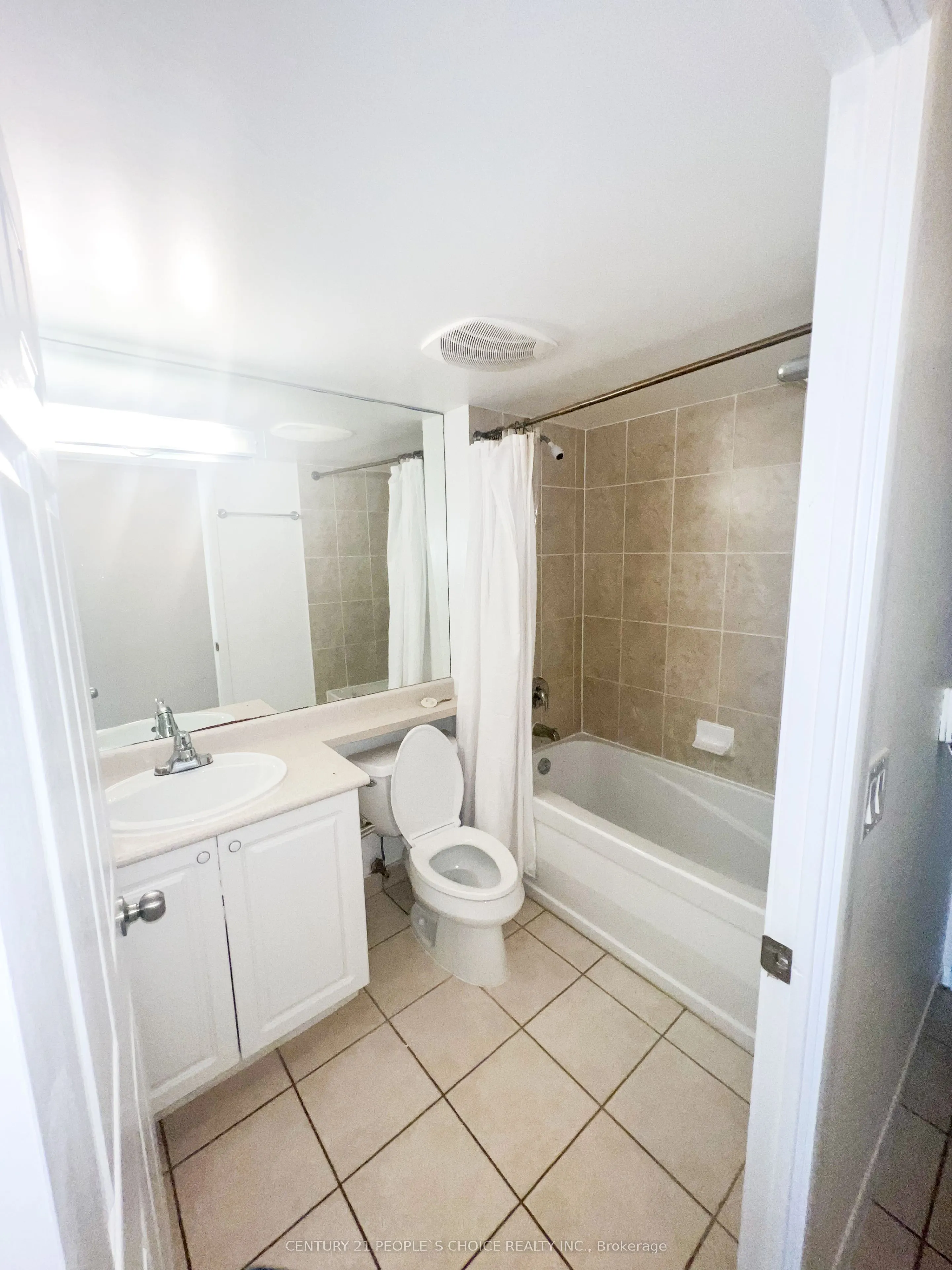 18 Yonge Street, #806