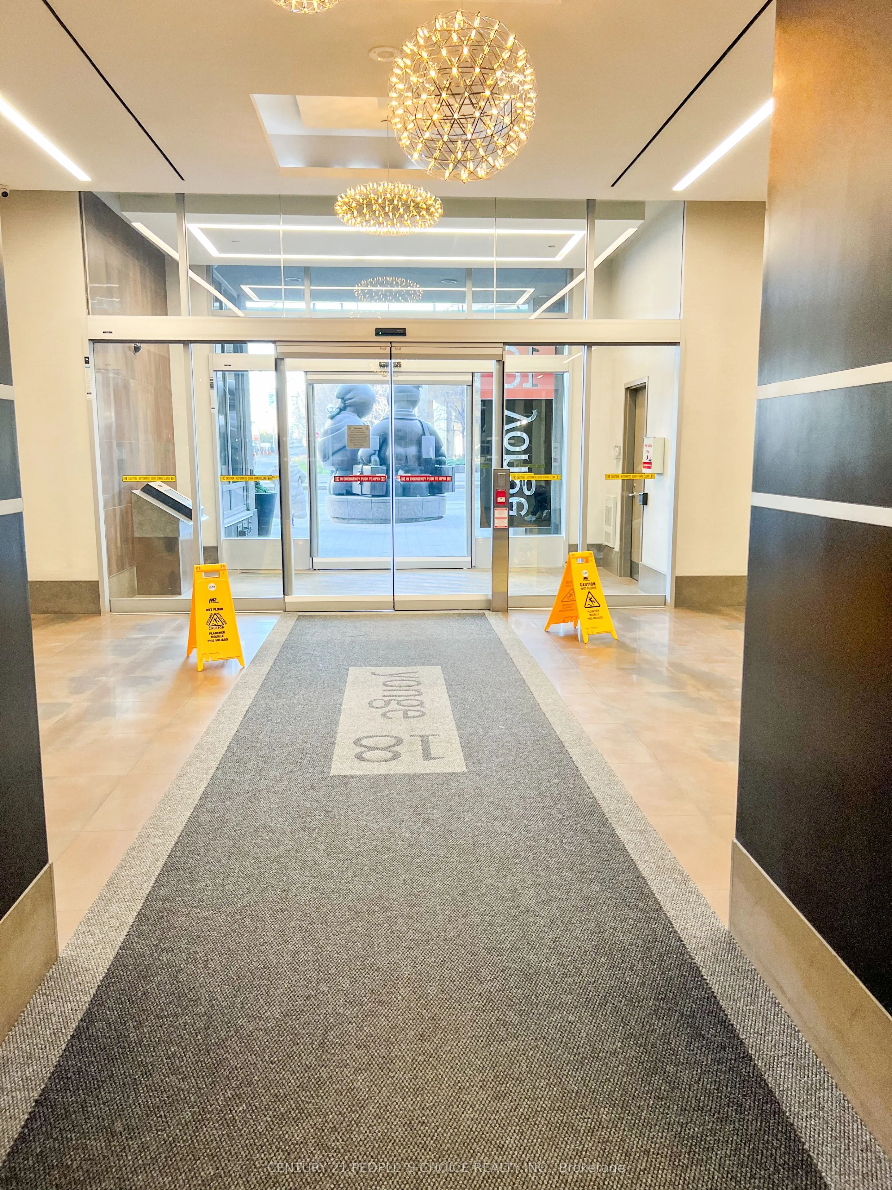 18 Yonge Street, #806