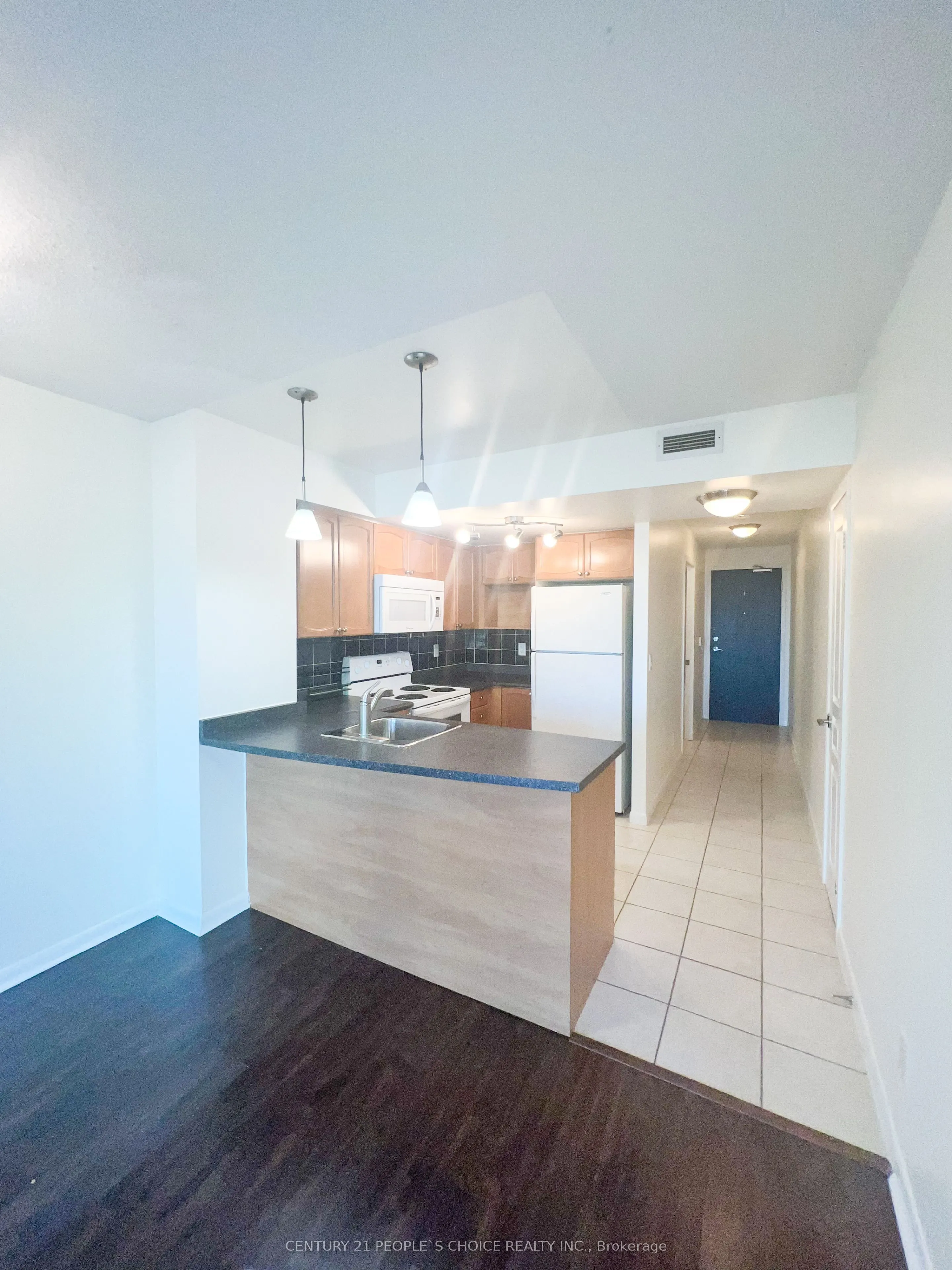 18 Yonge Street, #806