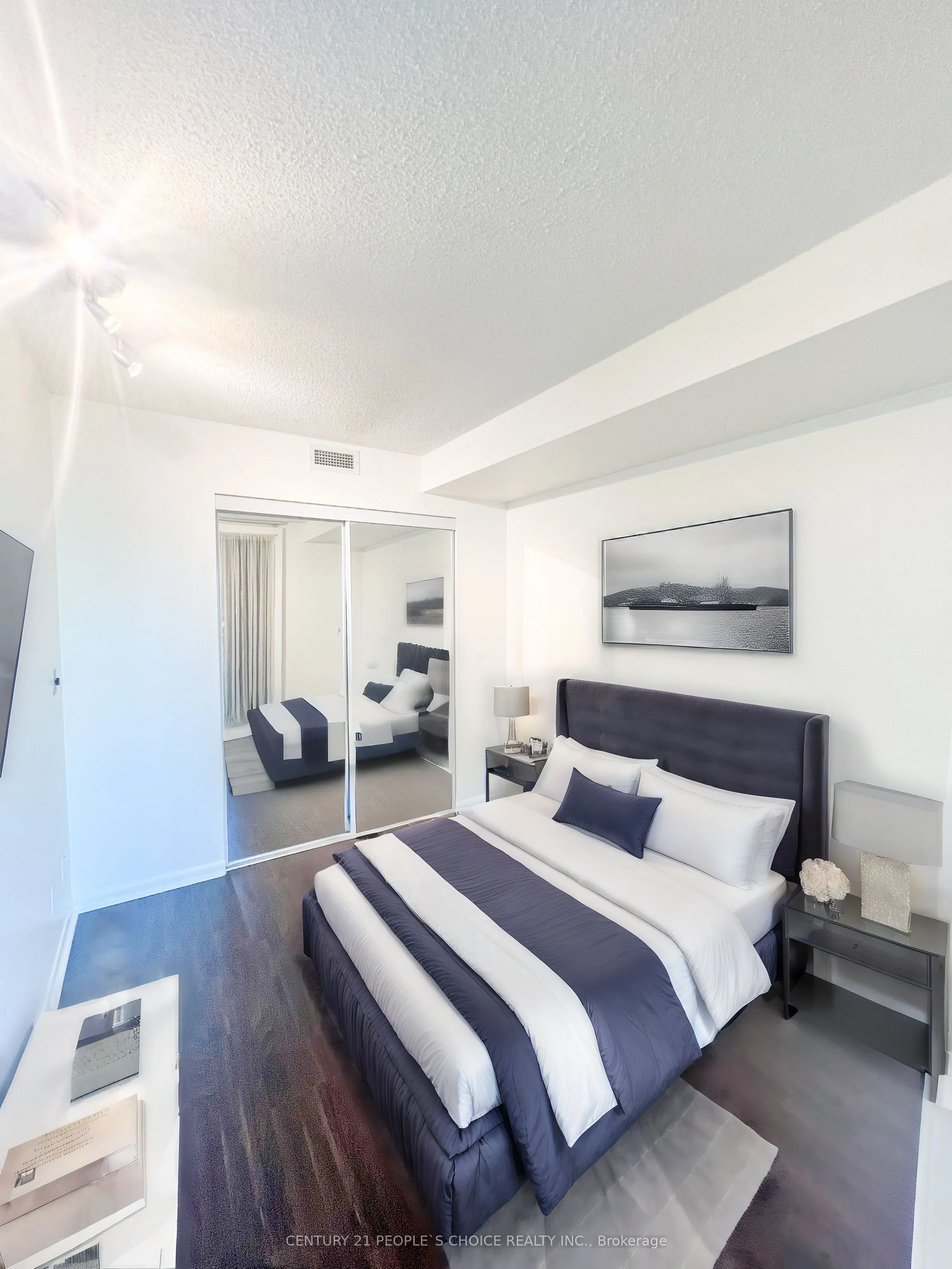 18 Yonge Street, #806