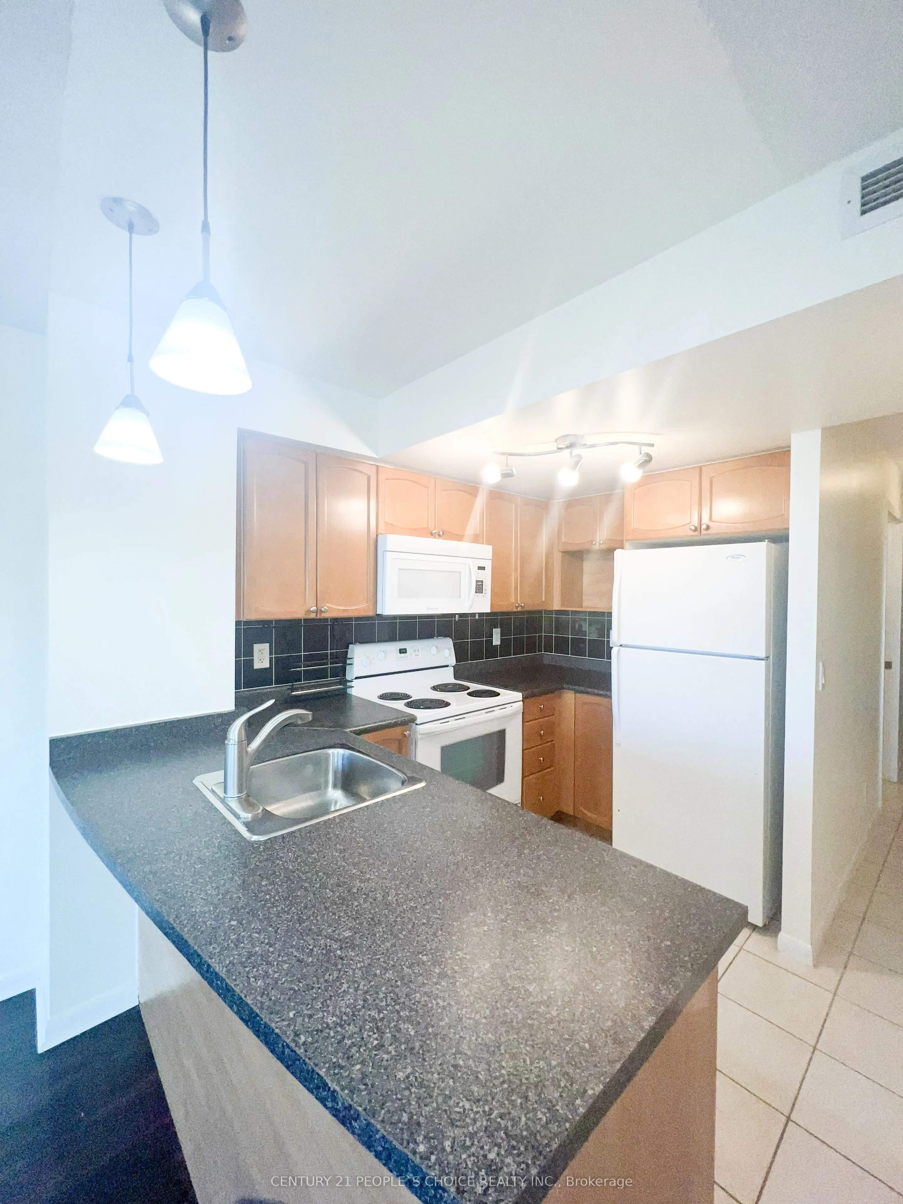 18 Yonge Street, #806