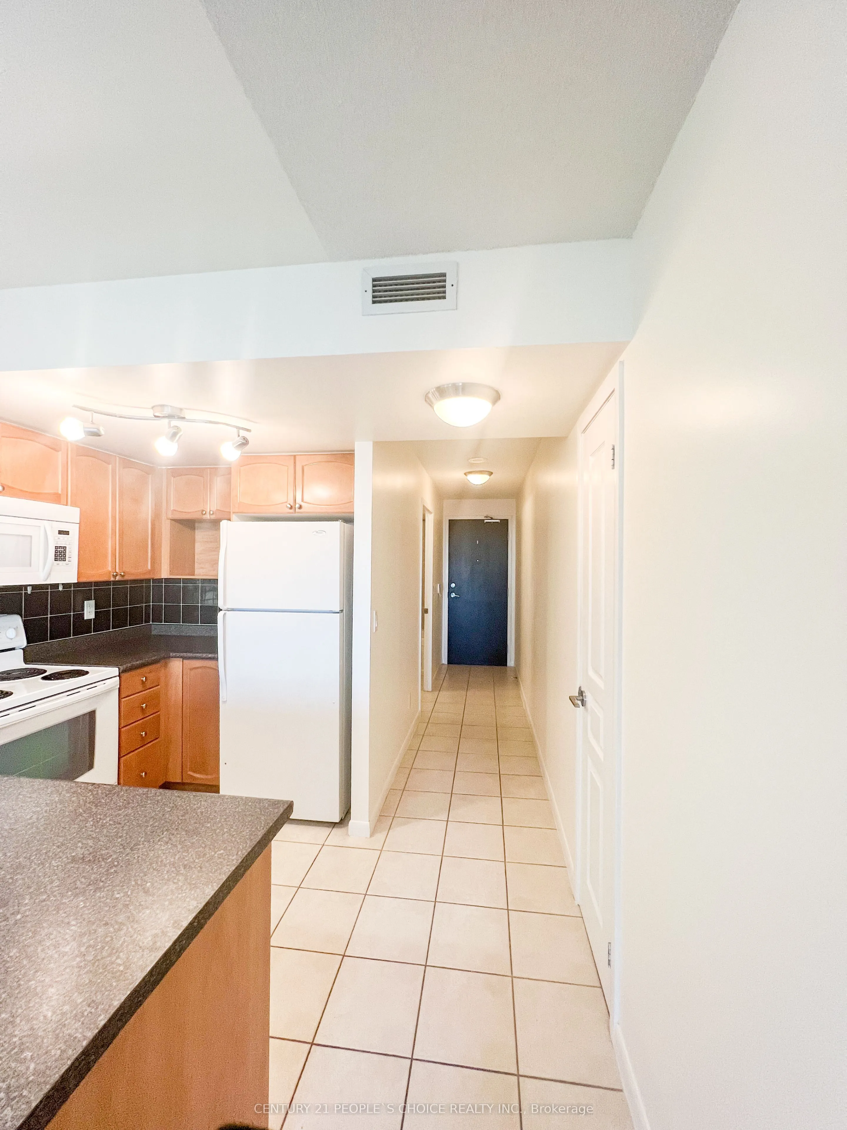 18 Yonge Street, #806