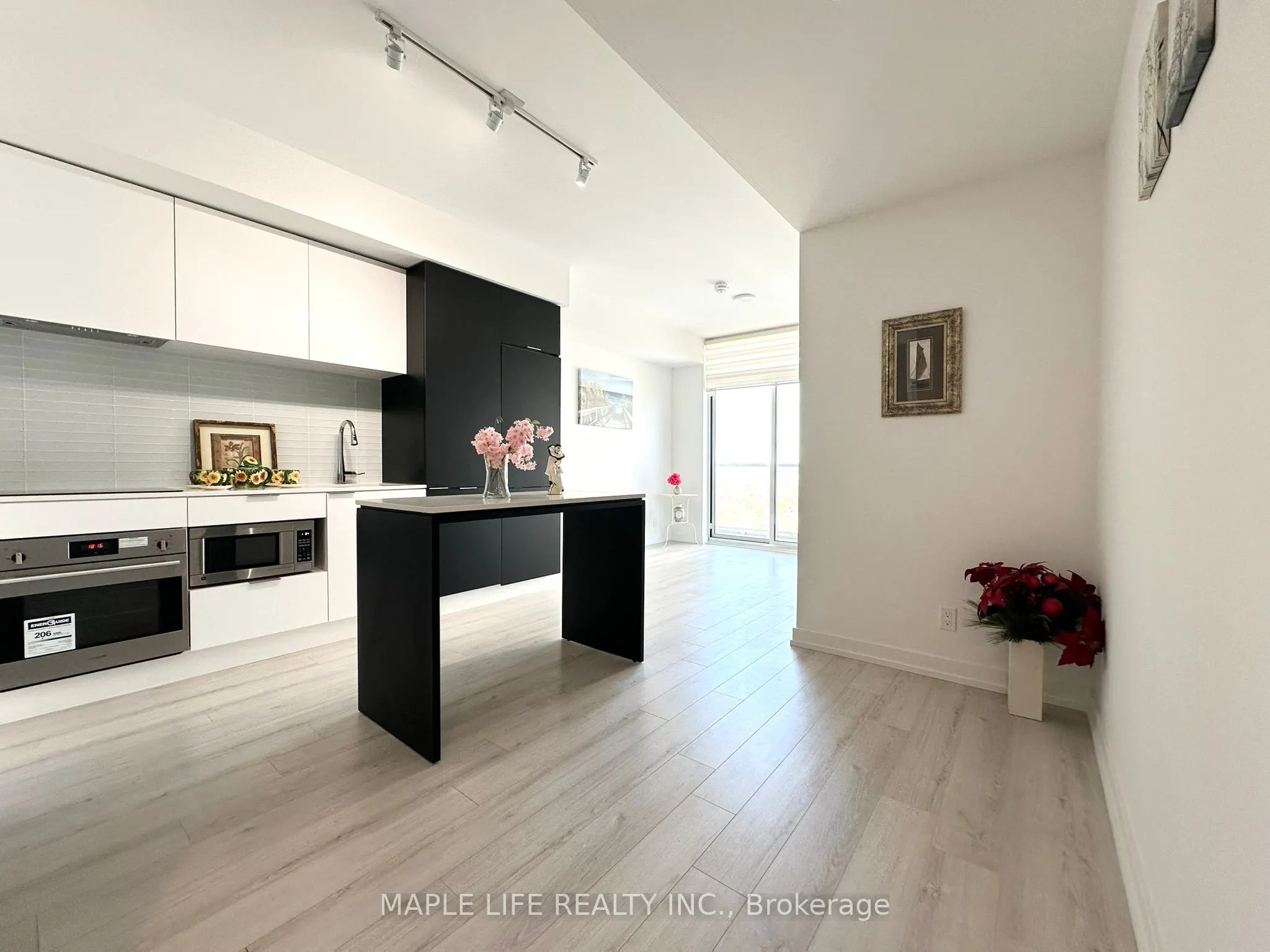 33 Helendale Avenue, #1901