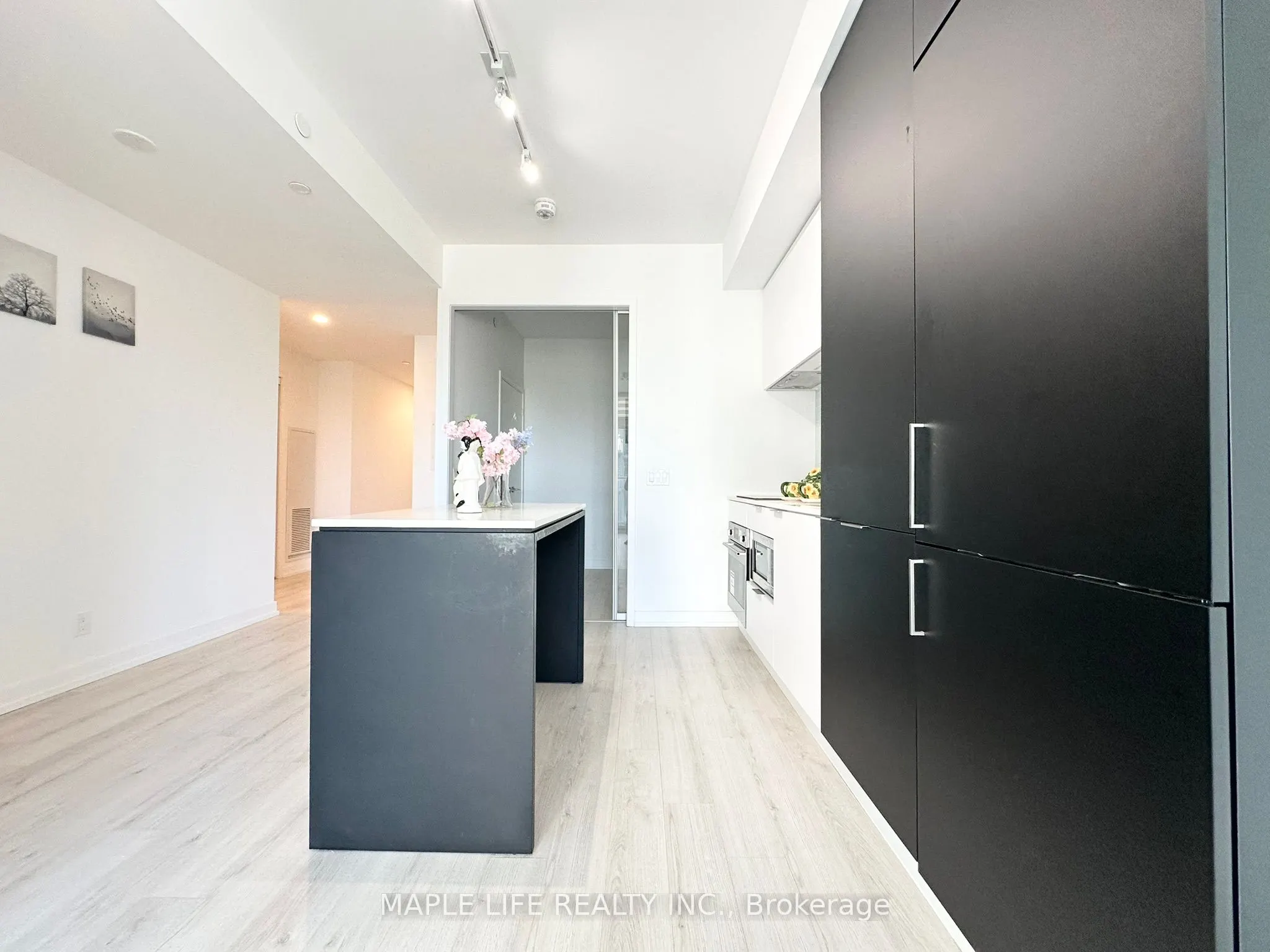 33 Helendale Avenue, #1901