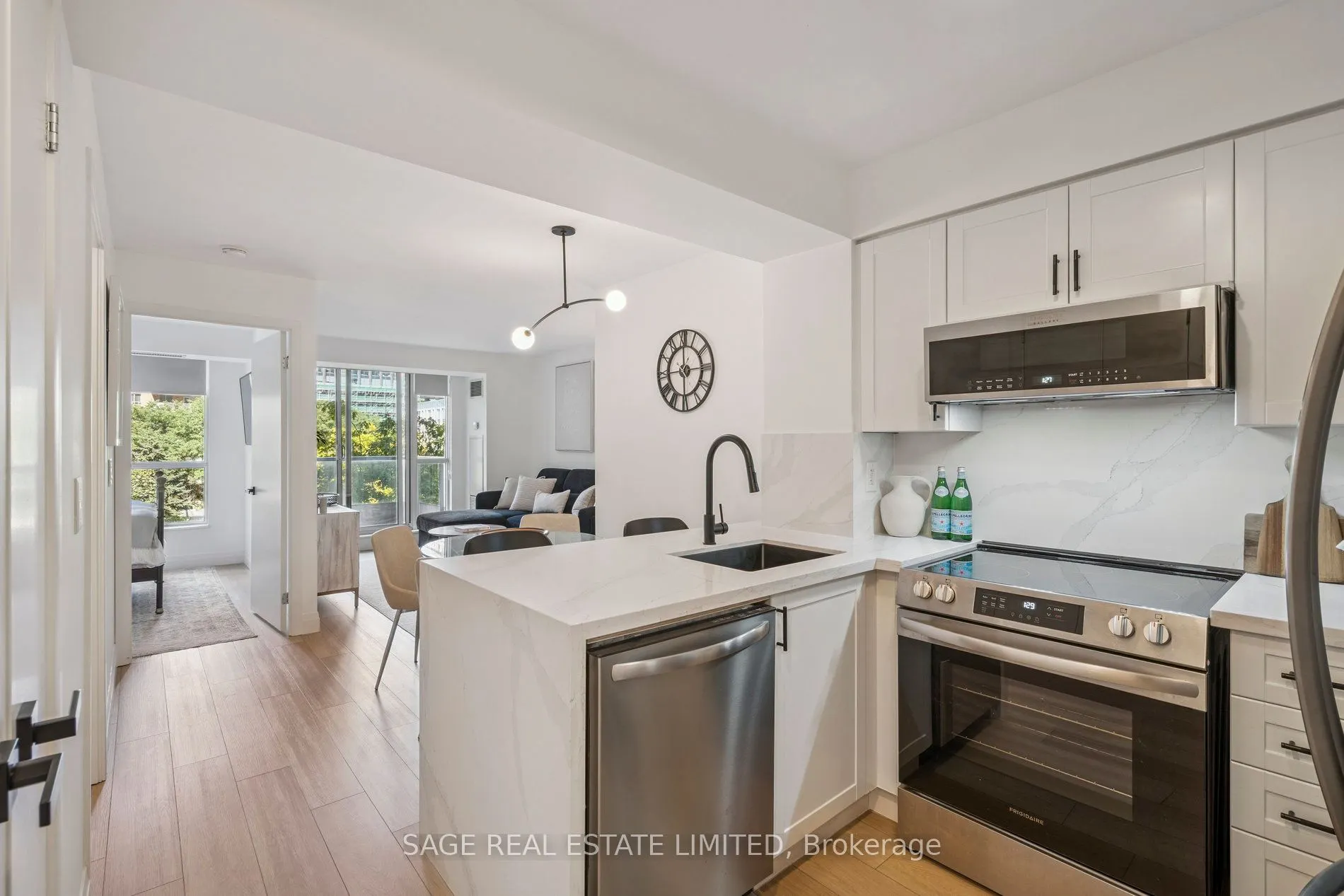 76 Shuter Street, #403
