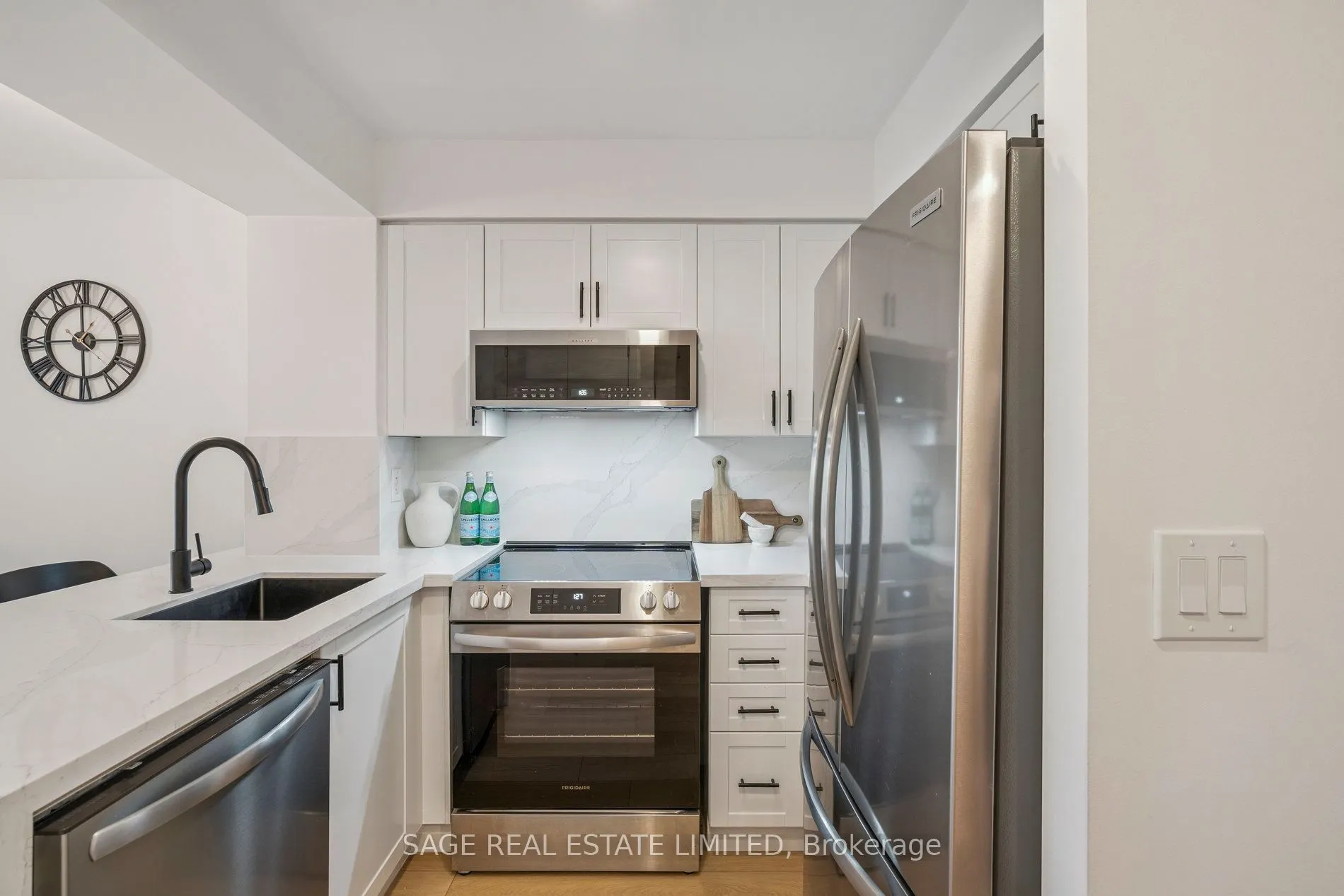 76 Shuter Street, #403