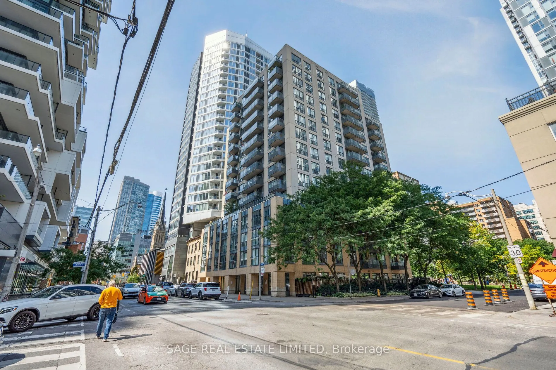 76 Shuter Street, #403