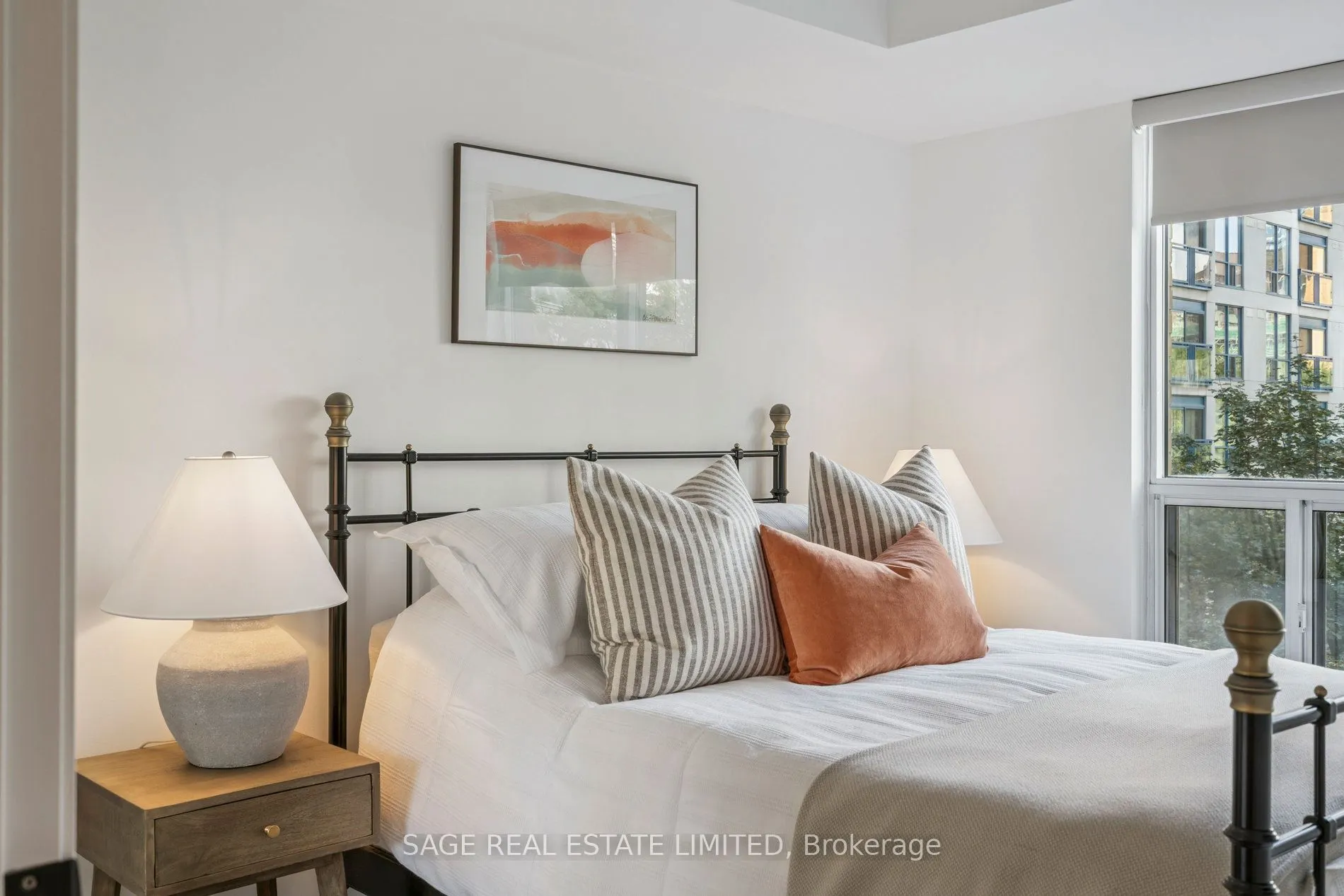 76 Shuter Street, #403