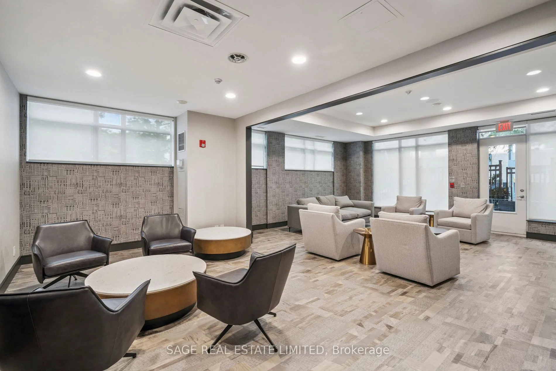 76 Shuter Street, #403