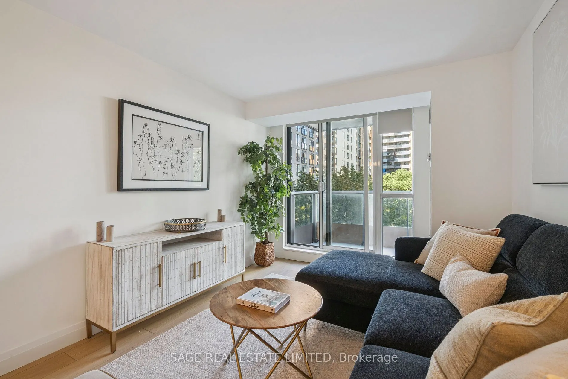 76 Shuter Street, #403