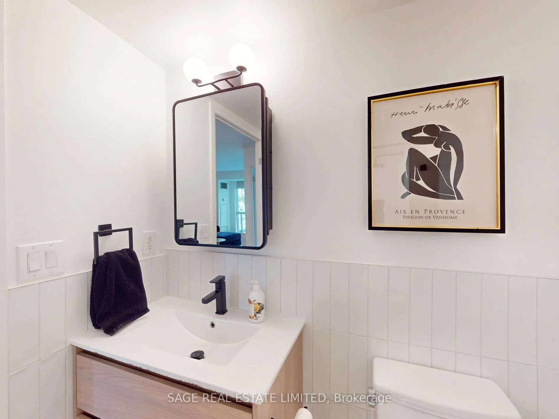 76 Shuter Street, #403