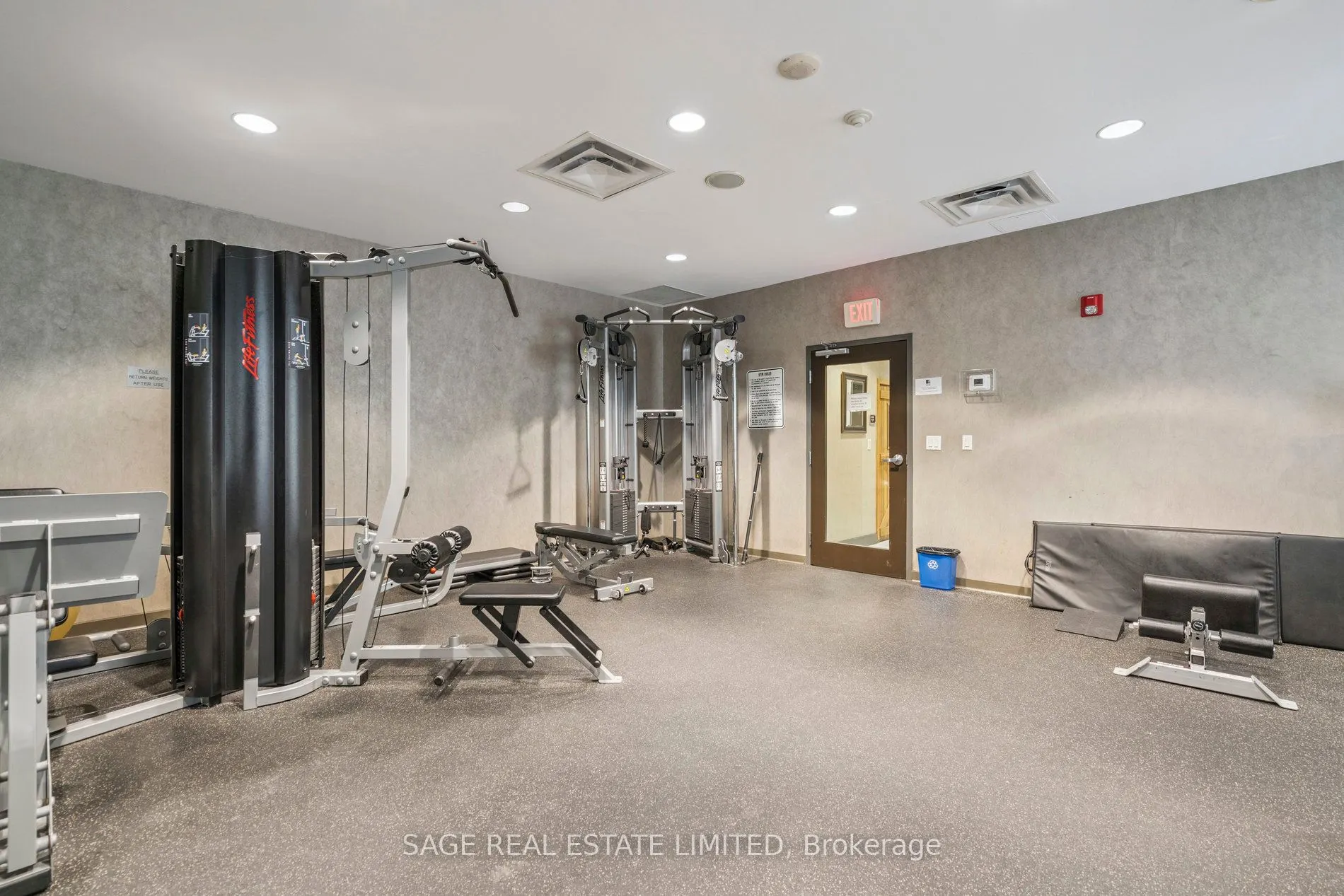 76 Shuter Street, #403