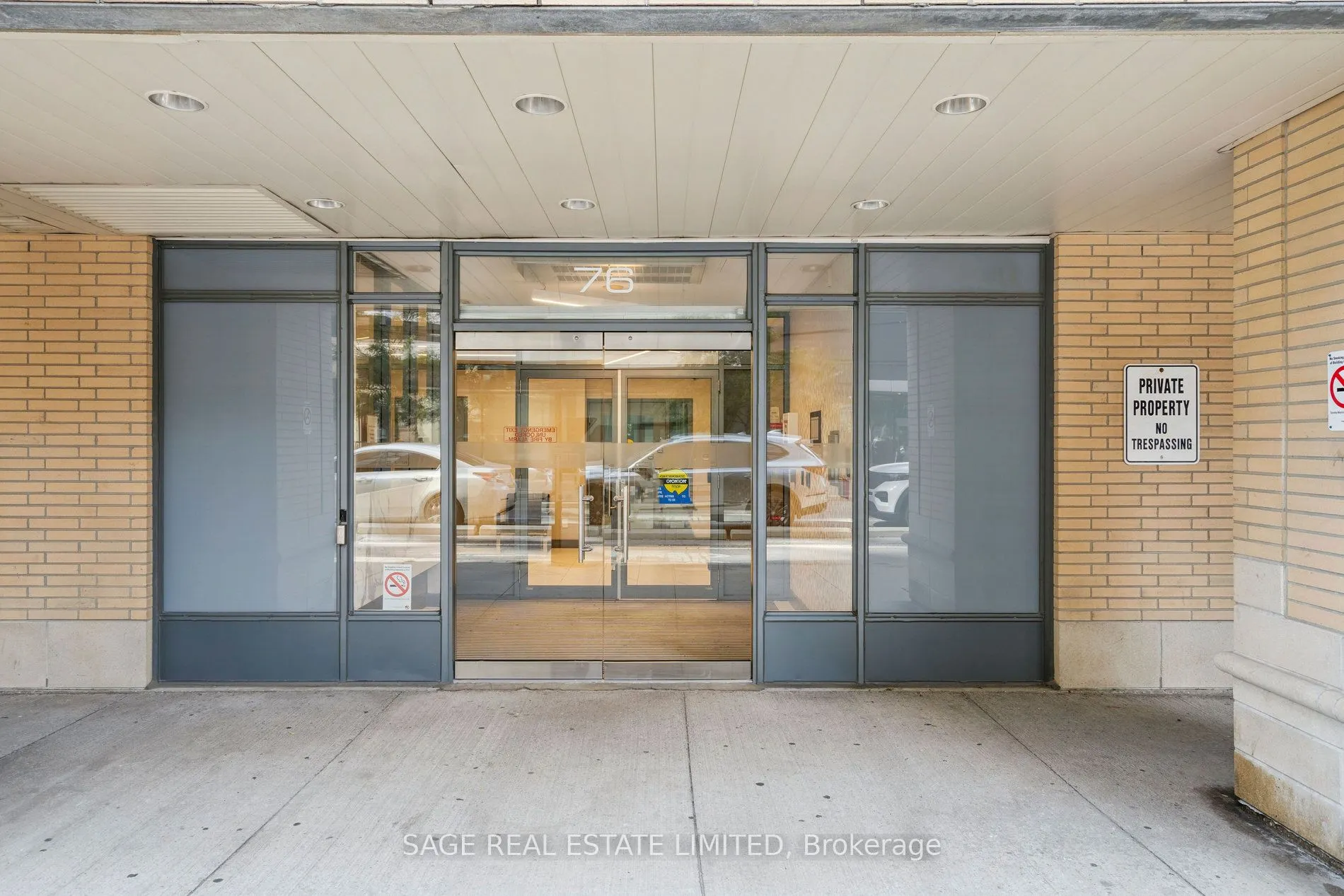 76 Shuter Street, #403