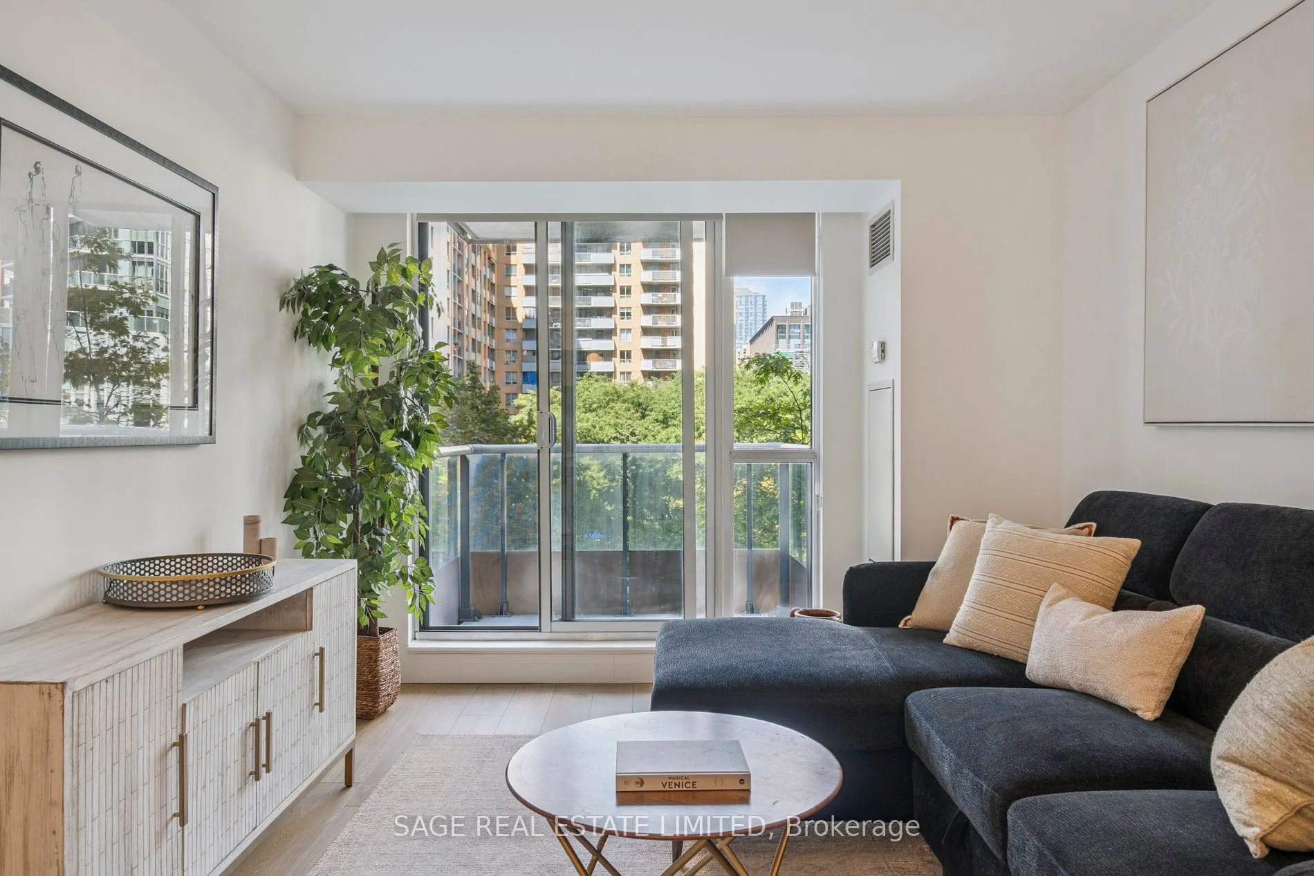 76 Shuter Street, #403