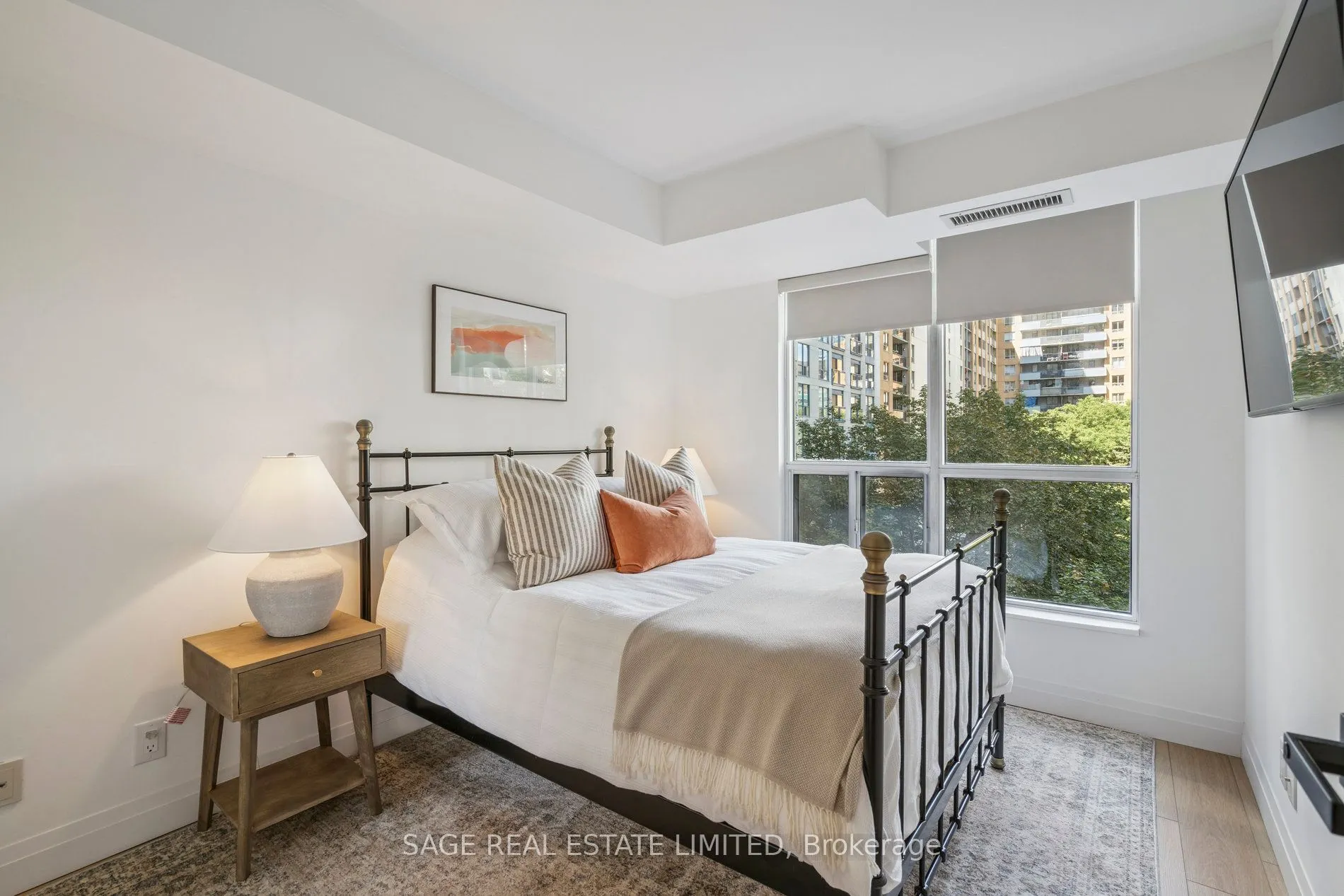 76 Shuter Street, #403
