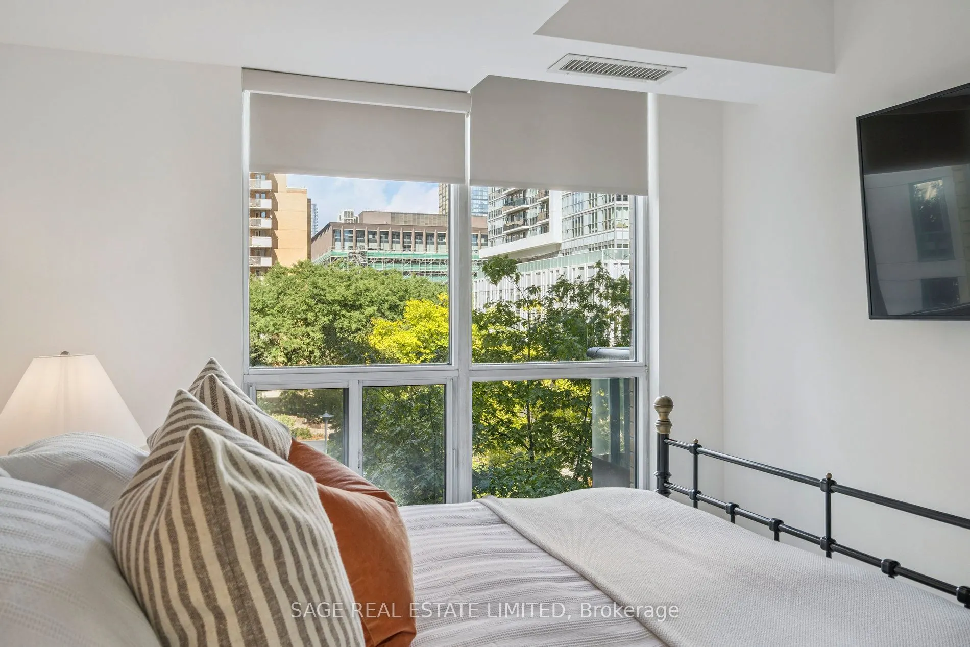 76 Shuter Street, #403