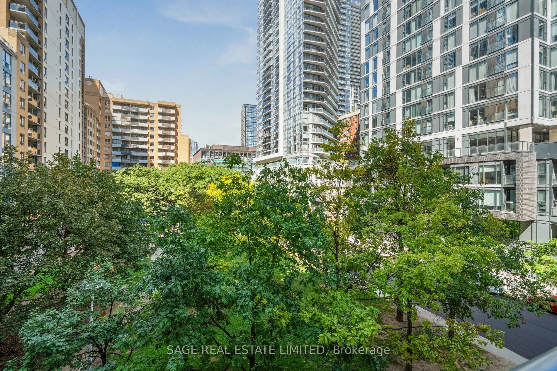 76 Shuter Street, #403