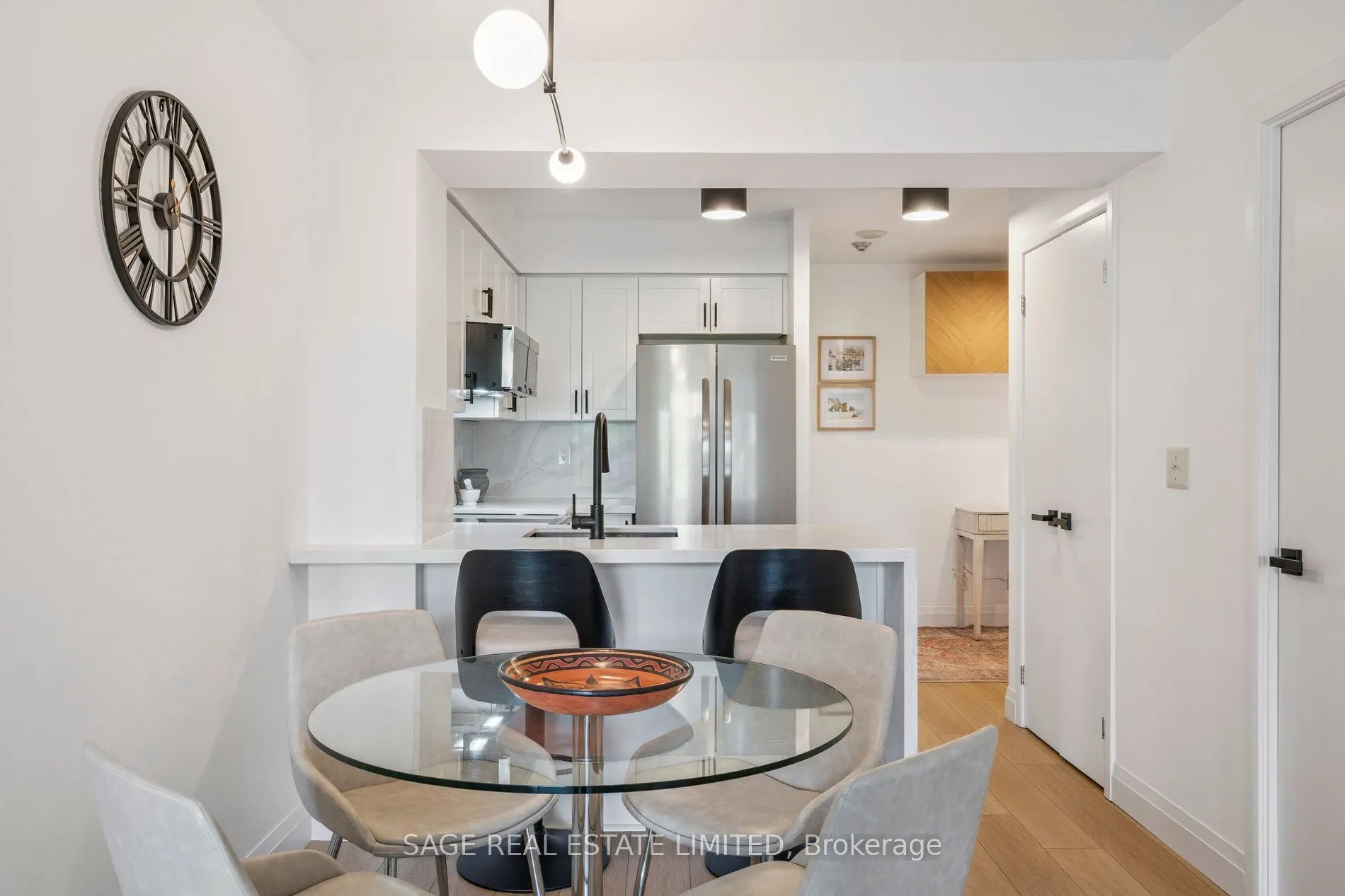 76 Shuter Street, #403