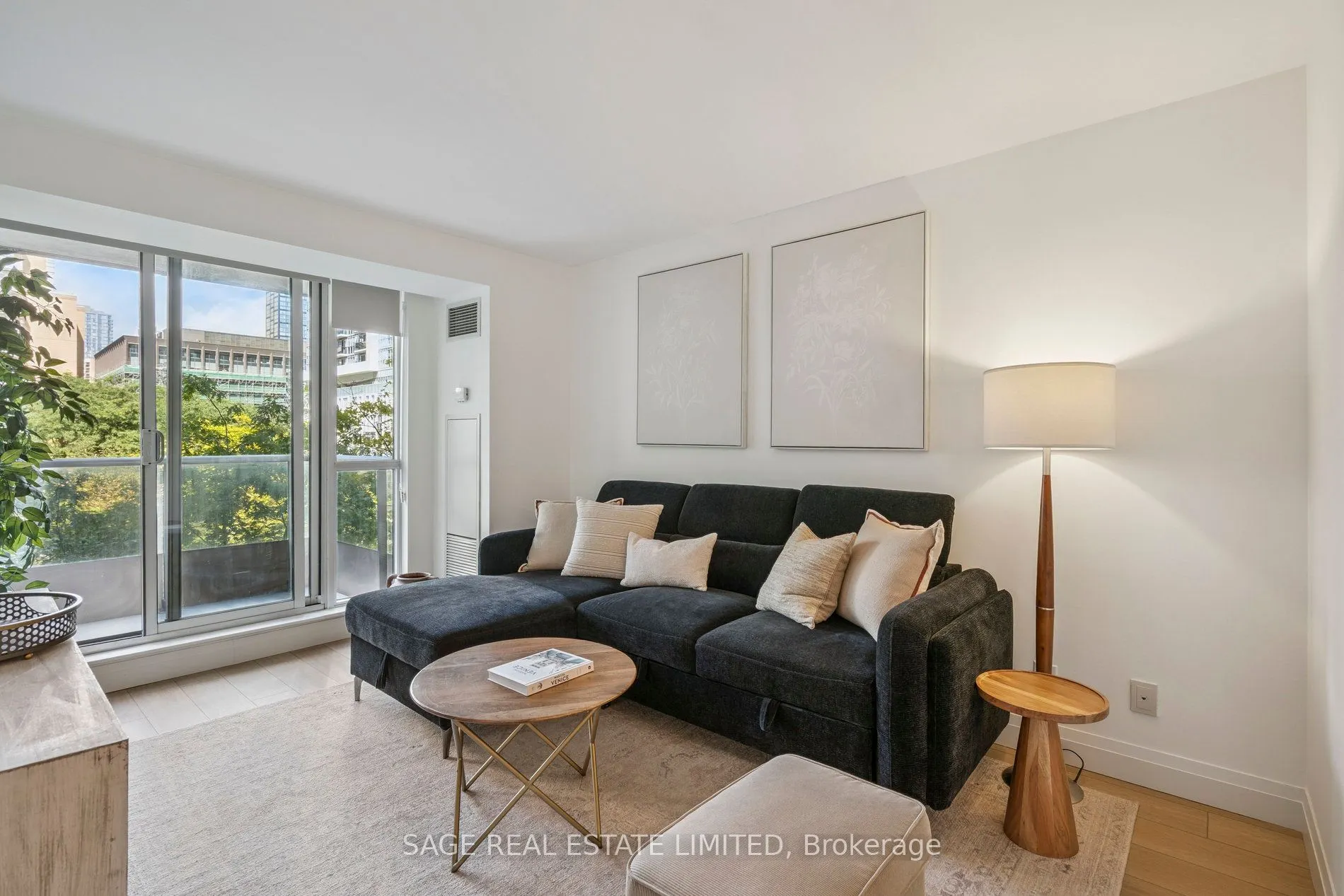 76 Shuter Street, #403