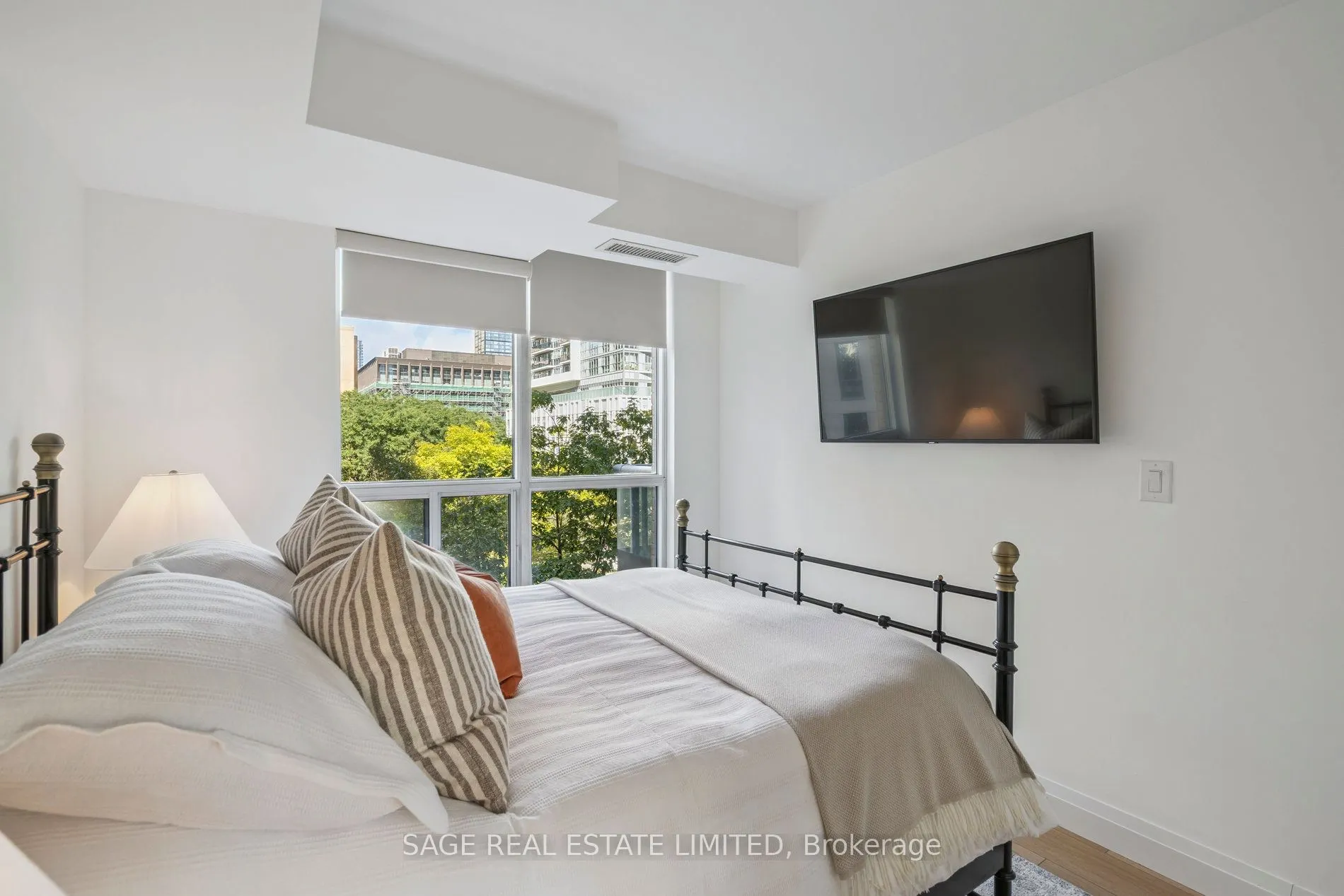 76 Shuter Street, #403
