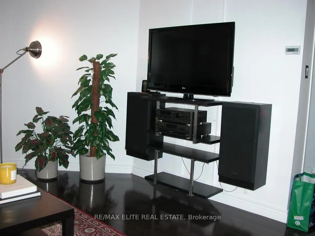 65 Scadding Avenue, #323