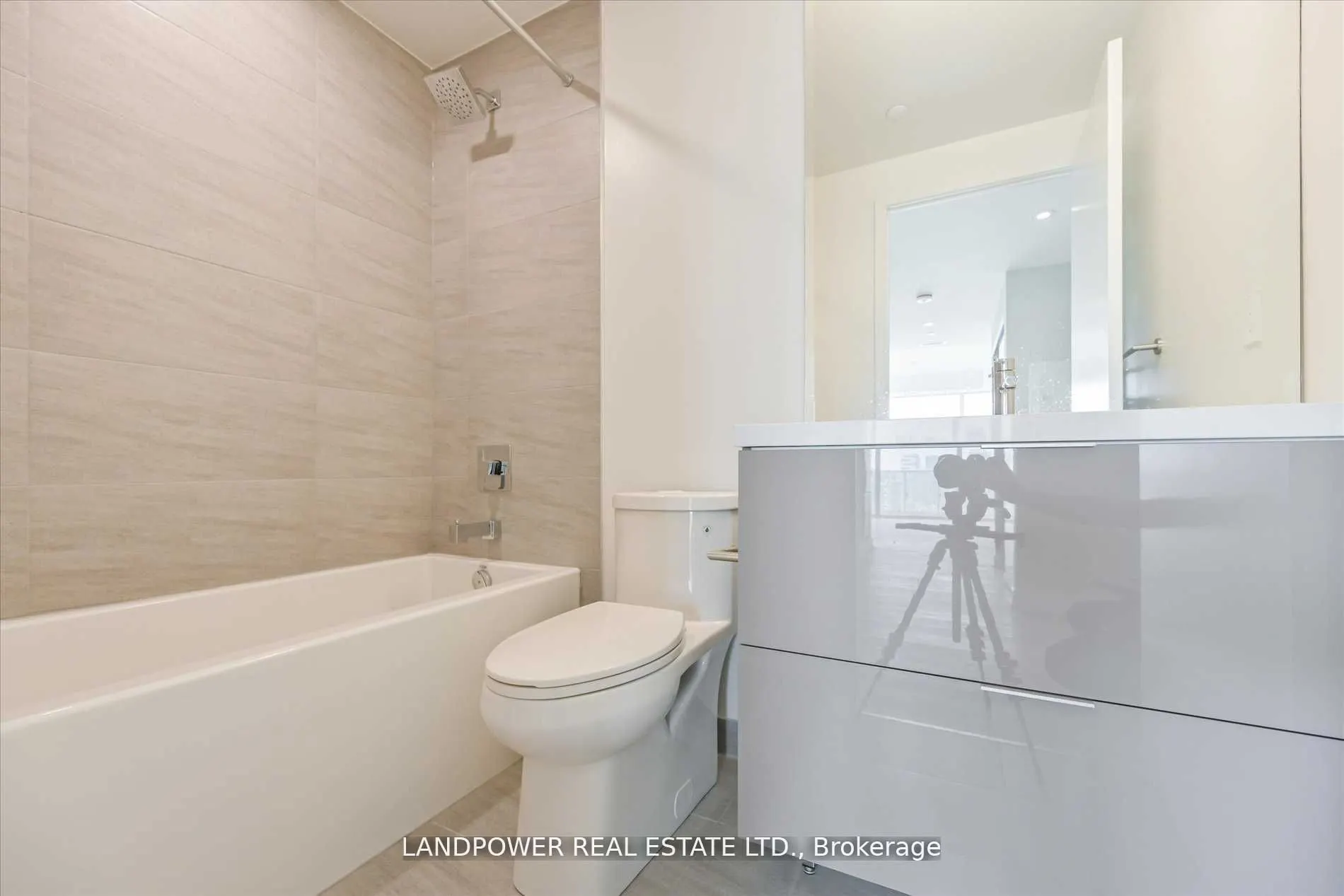15 Queens Quay E, #3106