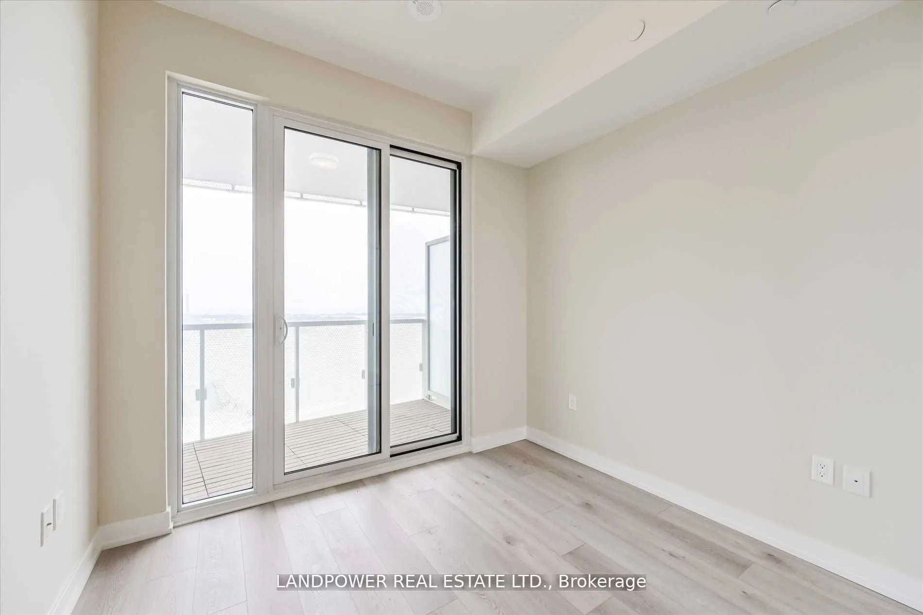 15 Queens Quay E, #3106