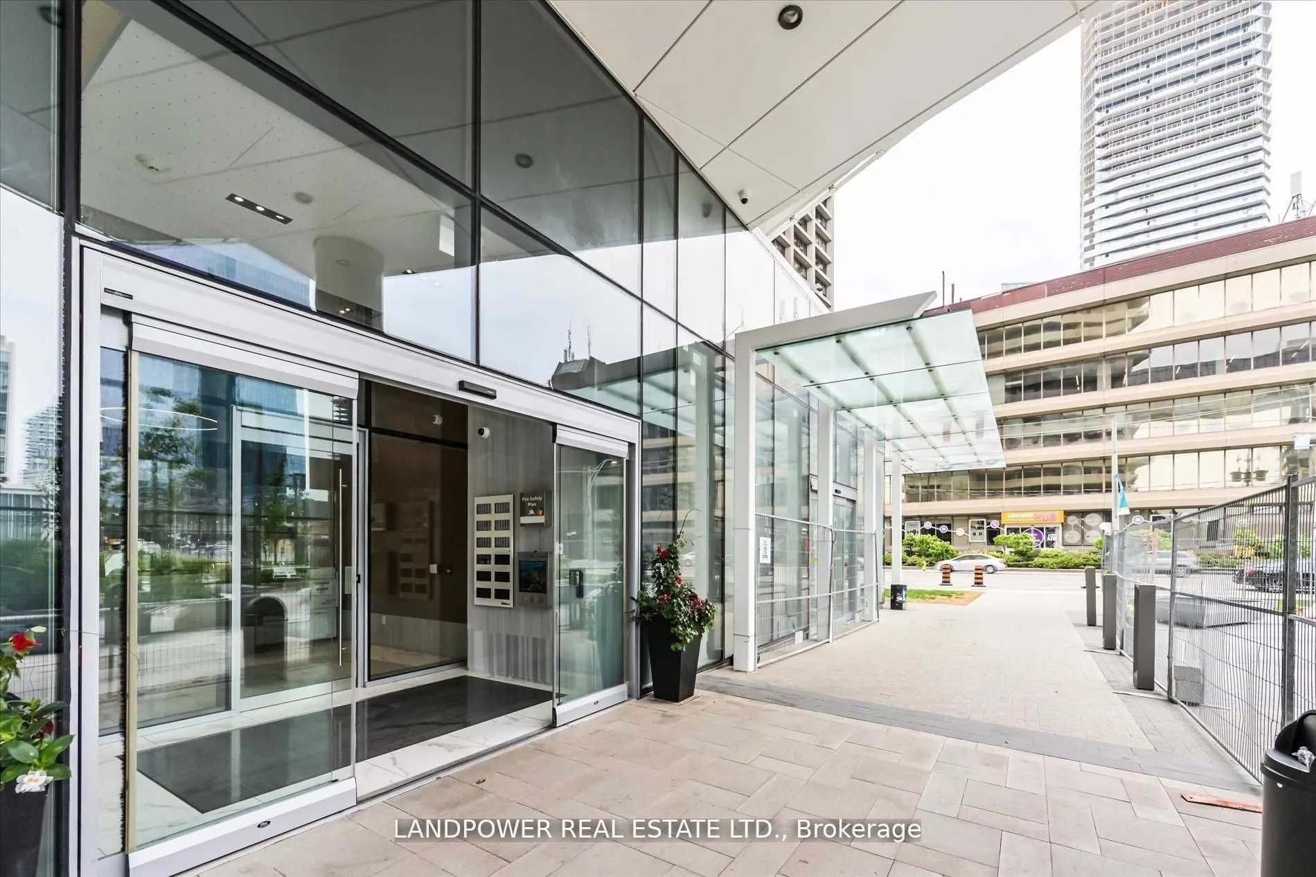 15 Queens Quay E, #3106
