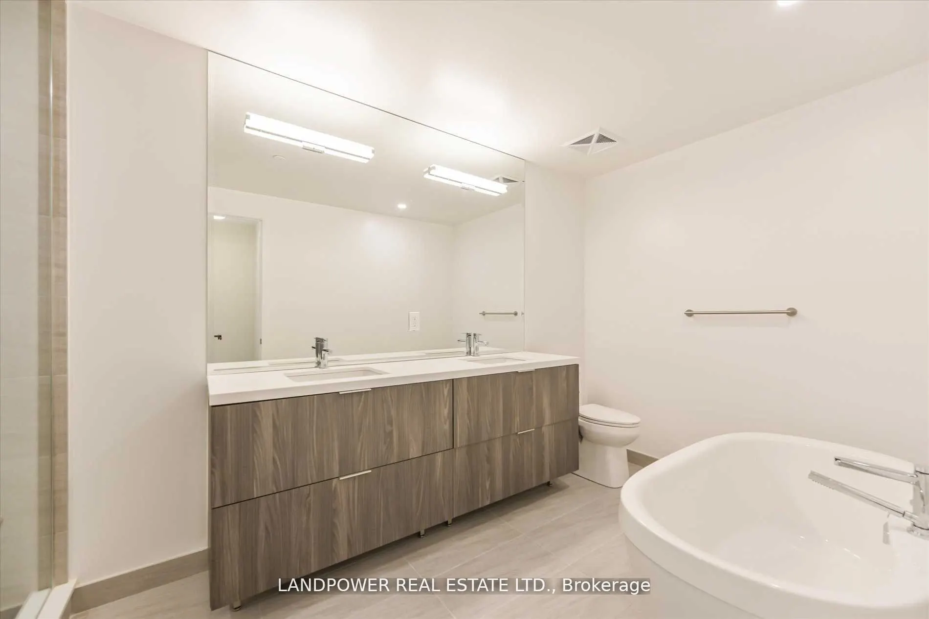 15 Queens Quay E, #3106