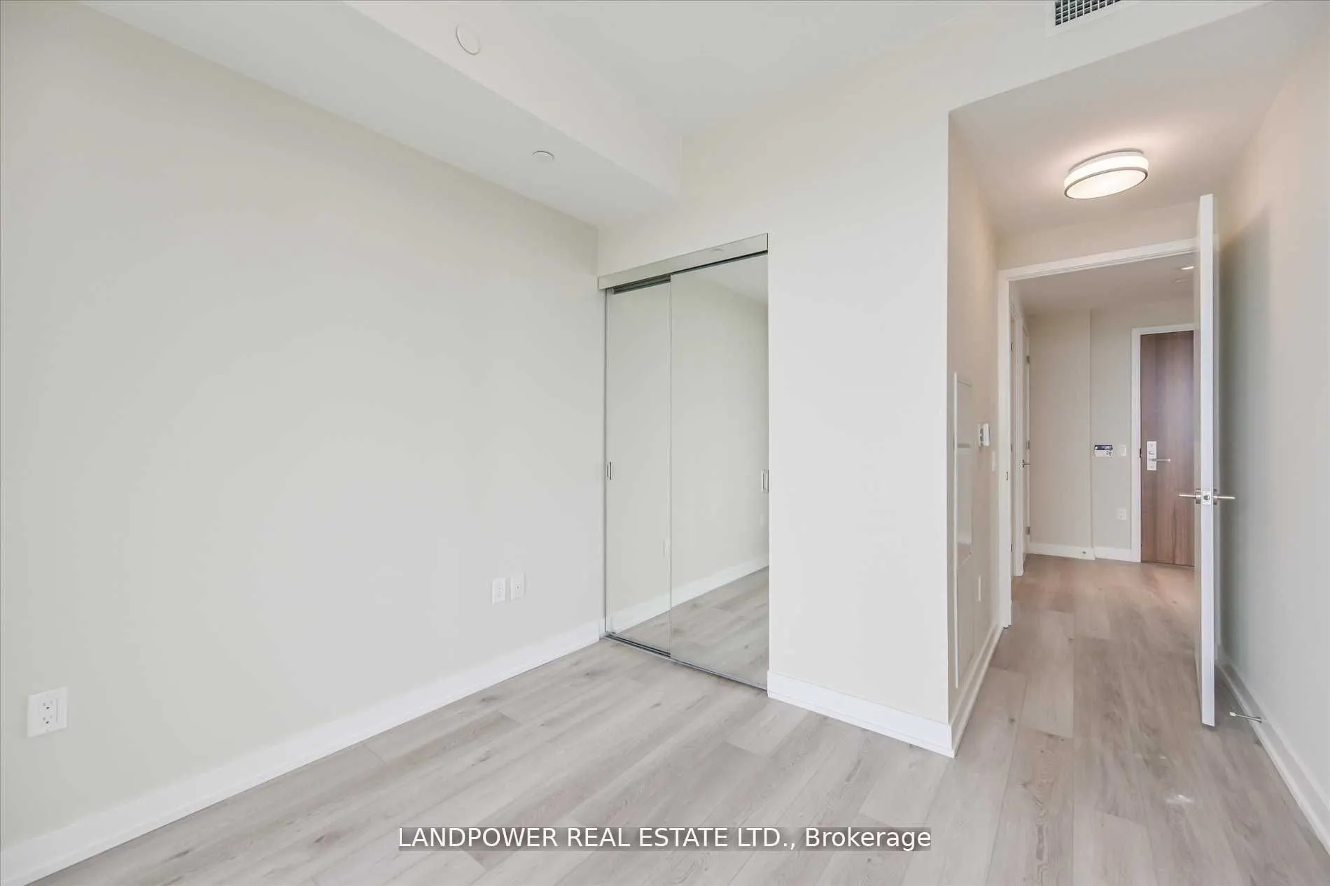 15 Queens Quay E, #3106