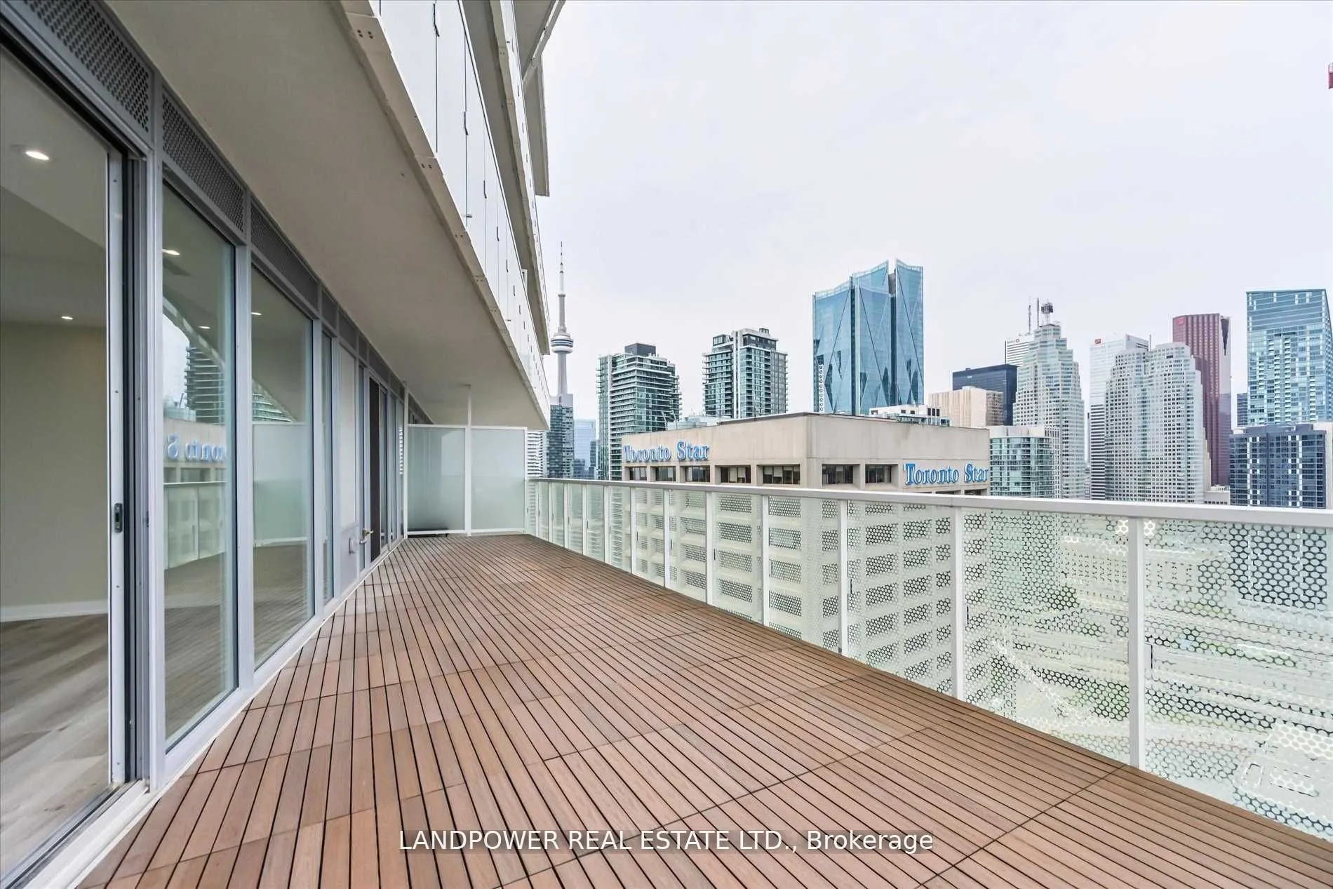 15 Queens Quay E, #3106