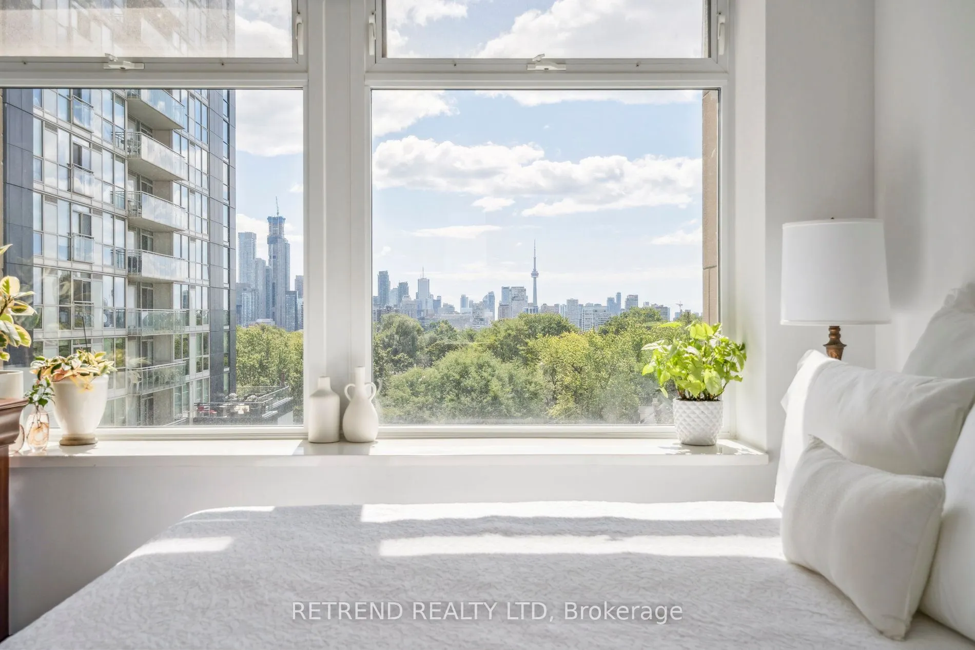 111 St Clair Avenue W, #610