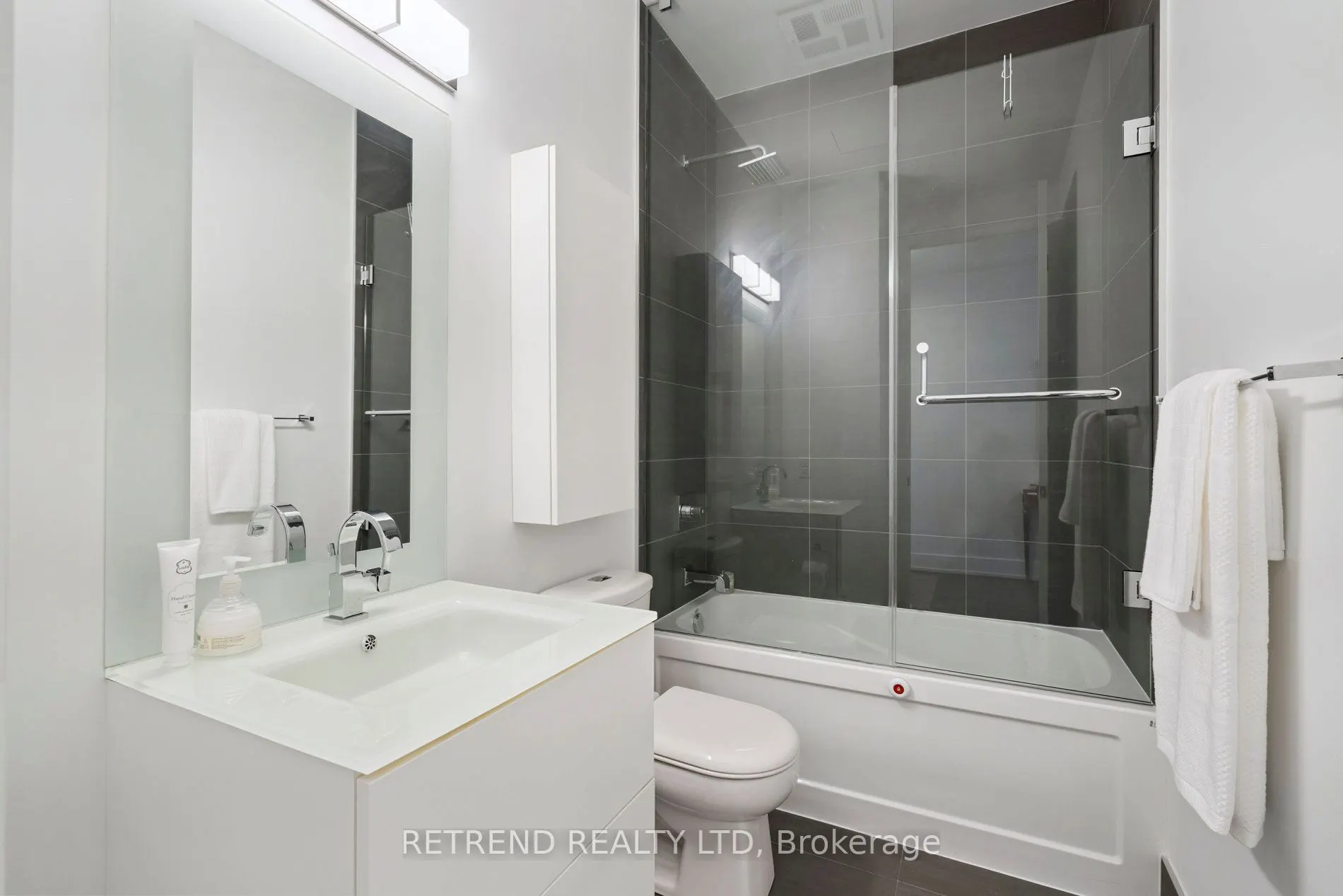 111 St Clair Avenue W, #610