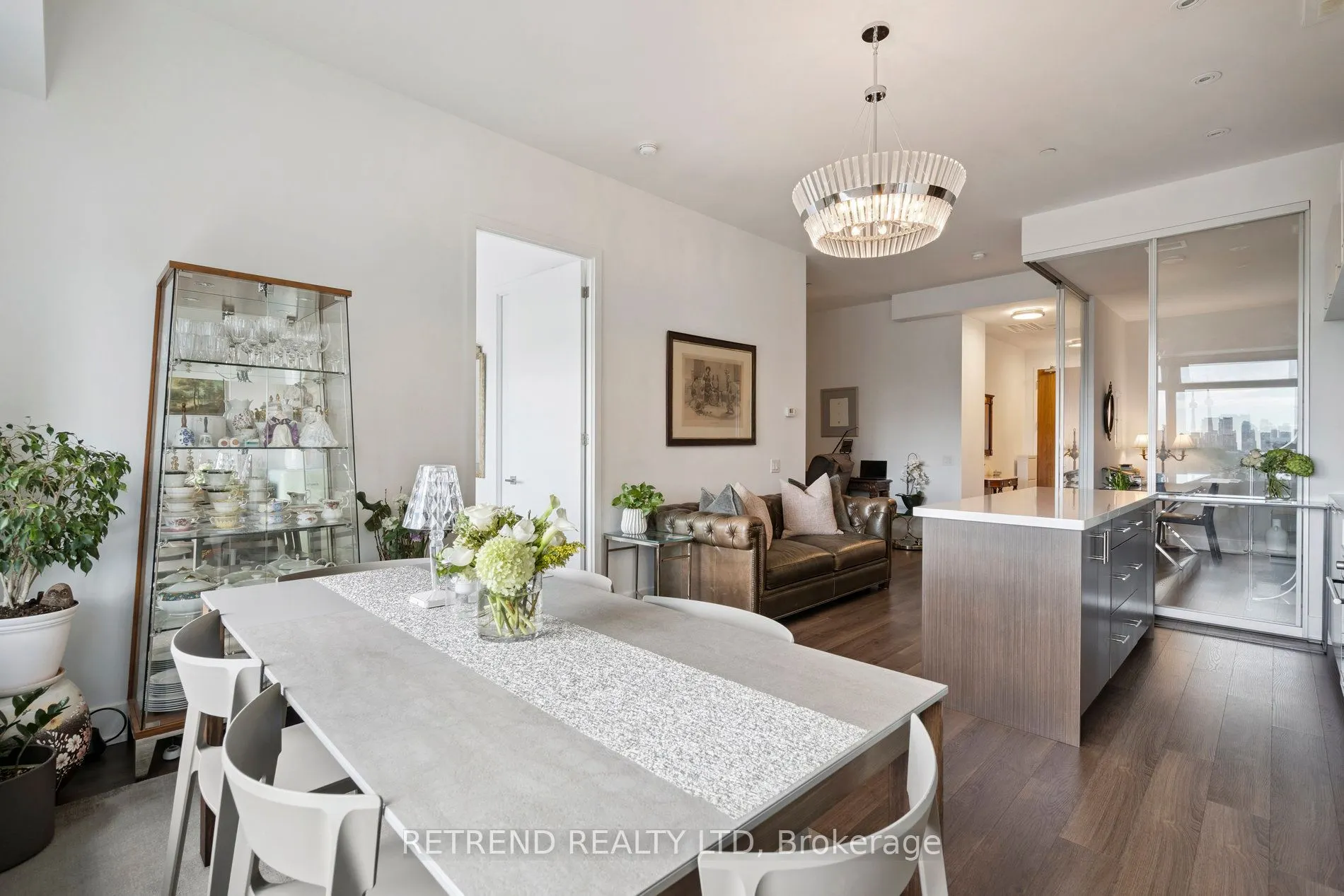 111 St Clair Avenue W, #610