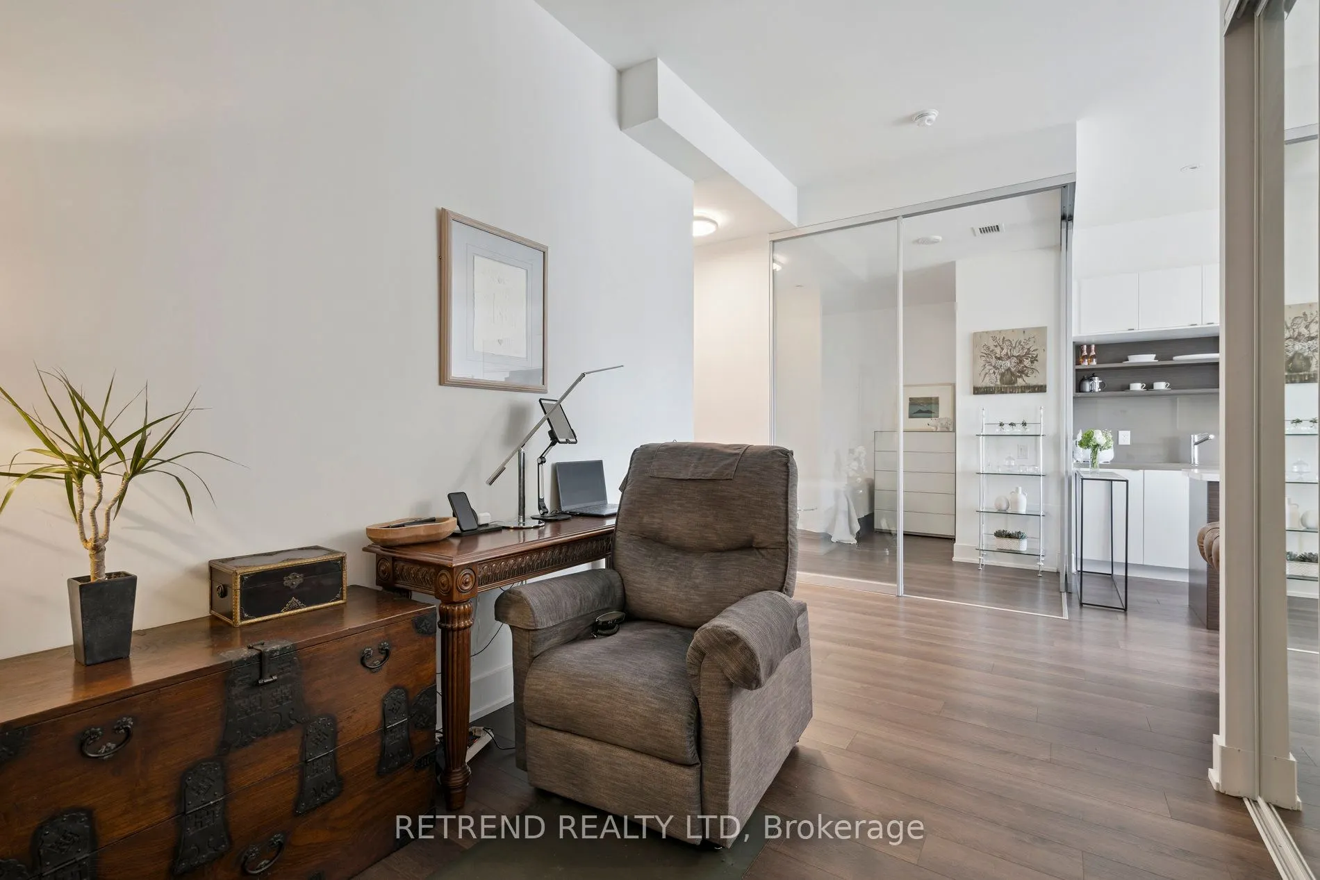 111 St Clair Avenue W, #610