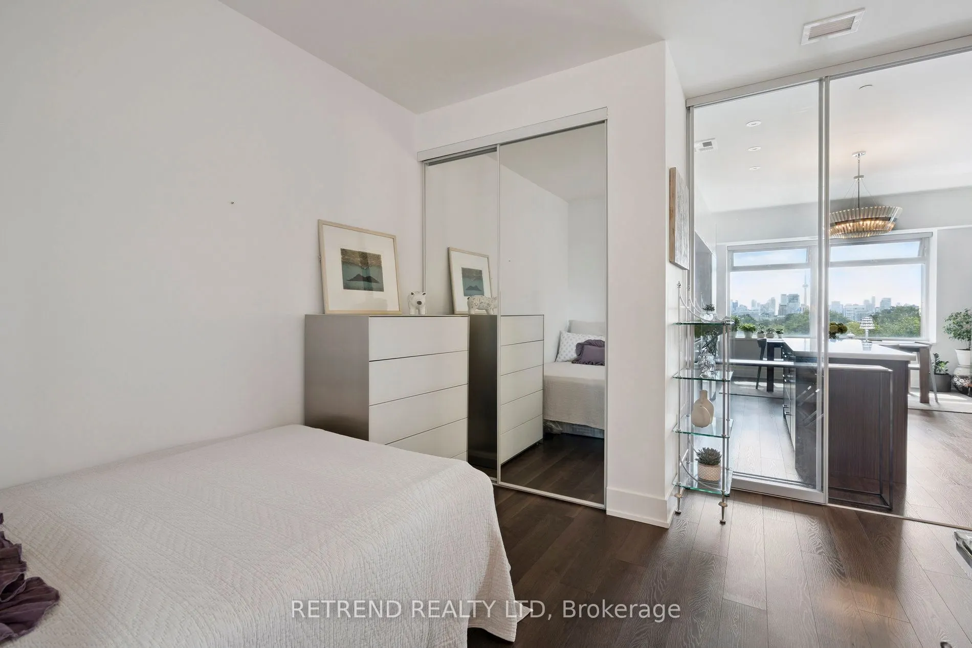 111 St Clair Avenue W, #610