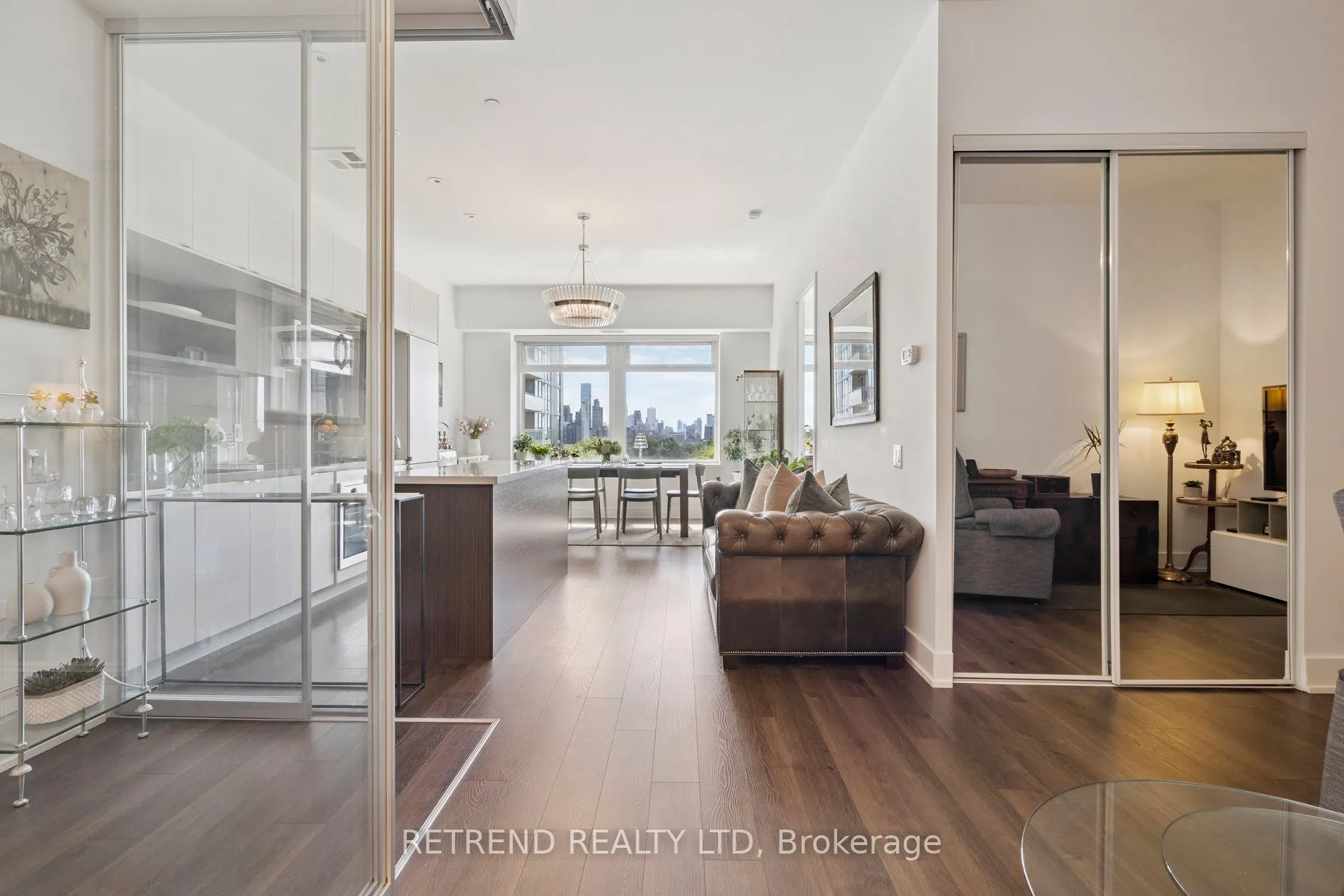 111 St Clair Avenue W, #610