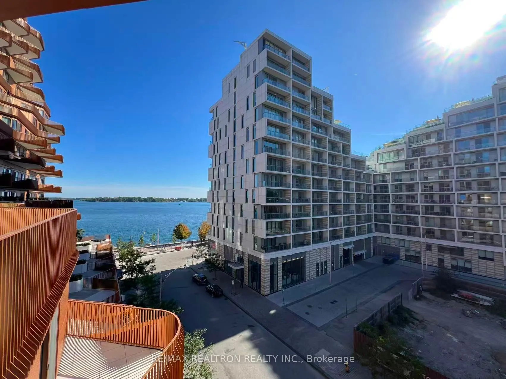 155 Merchants' Wharf, #520