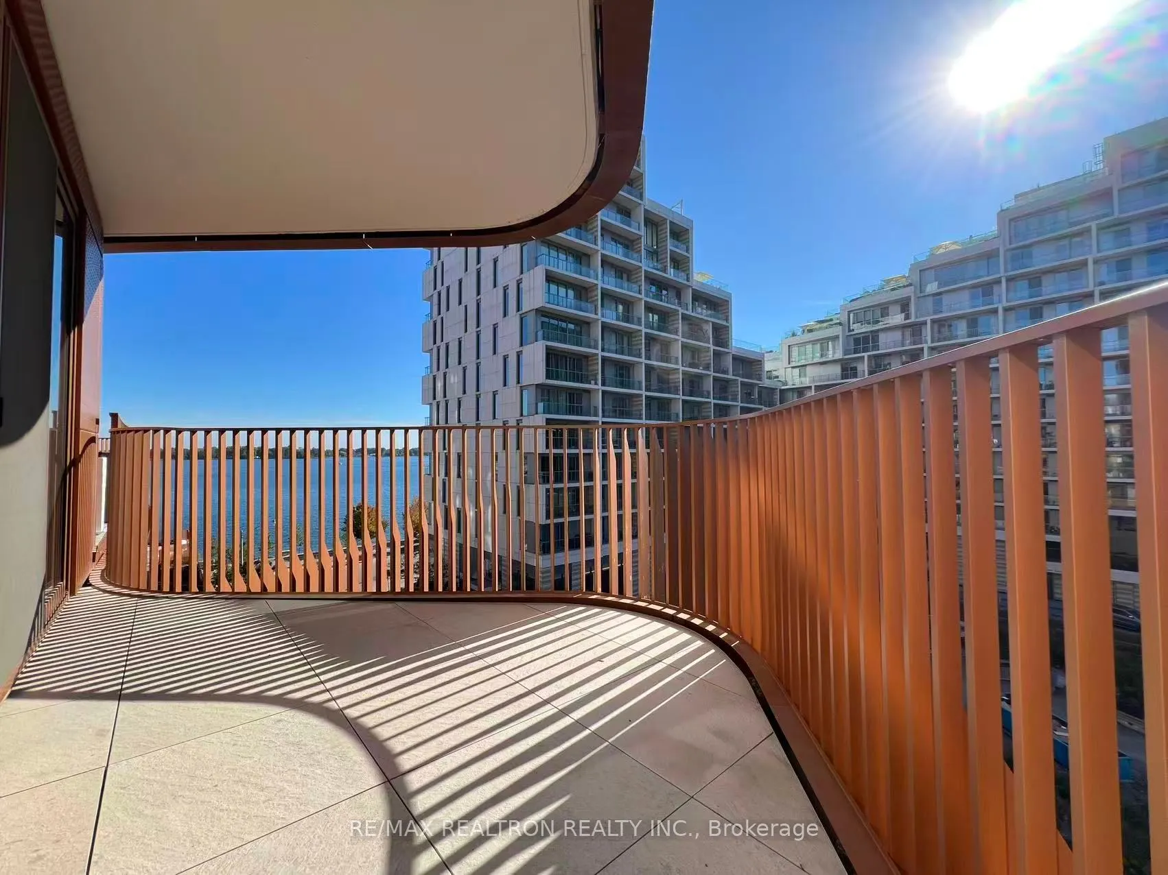 155 Merchants' Wharf, #520