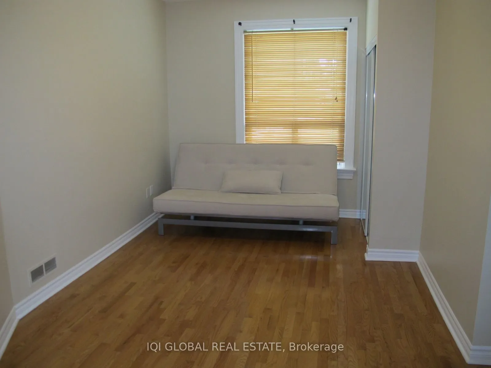 34 Barton Avenue, #Main Floor